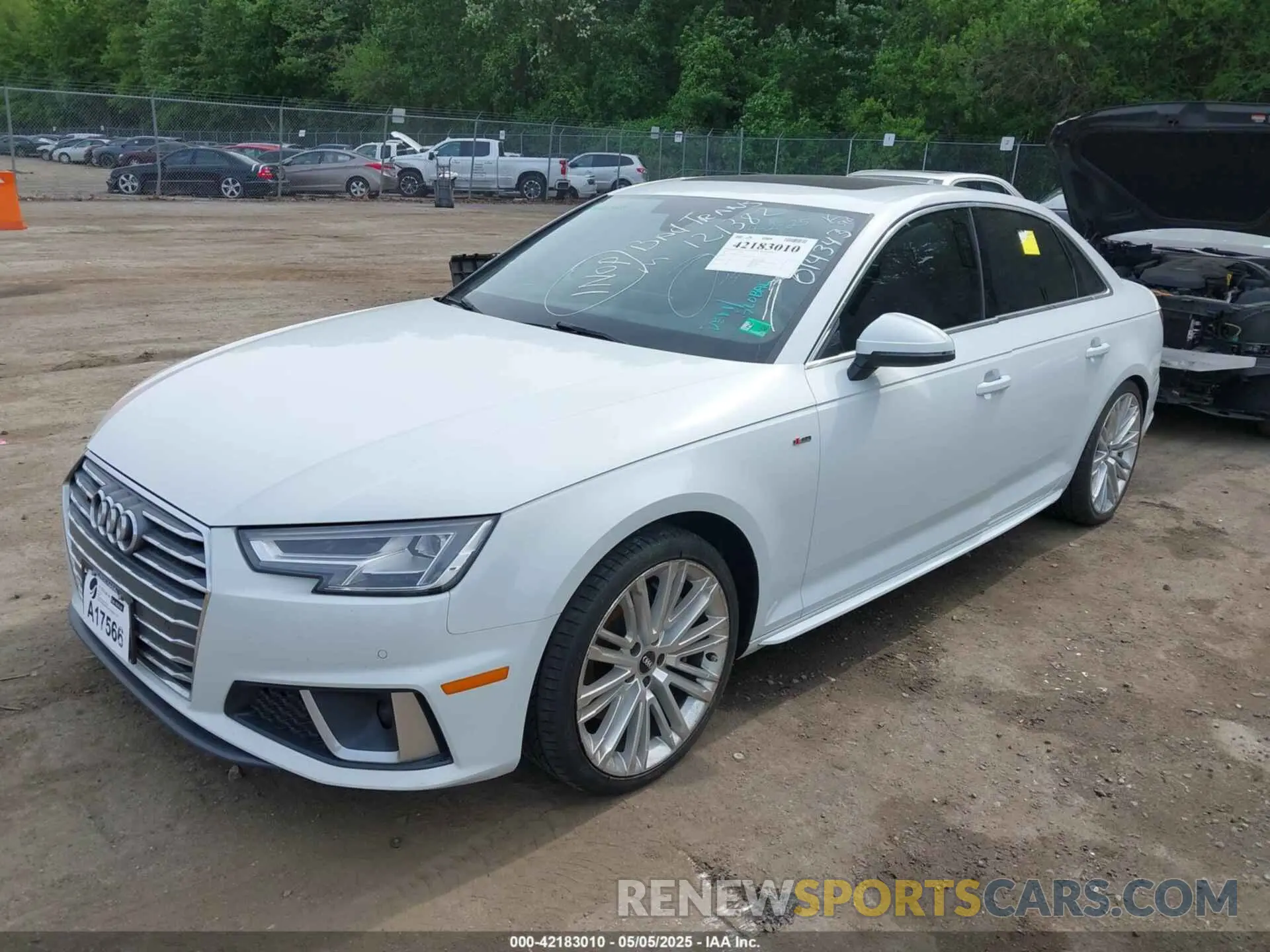 2 fotografías del automóvil dañado WAUENAF47KN014343 AUDI A4 2019