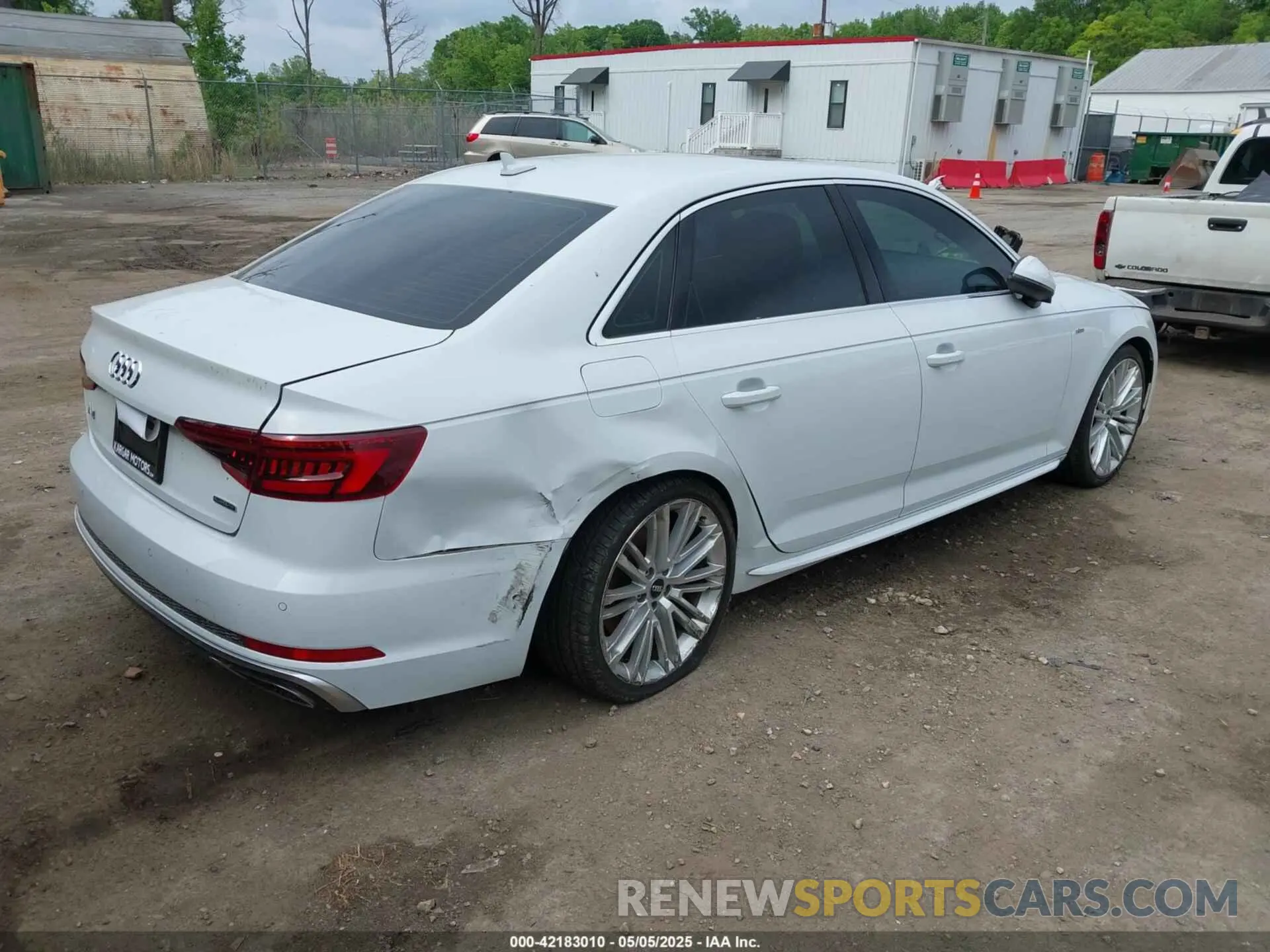 4 fotografías del automóvil dañado WAUENAF47KN014343 AUDI A4 2019