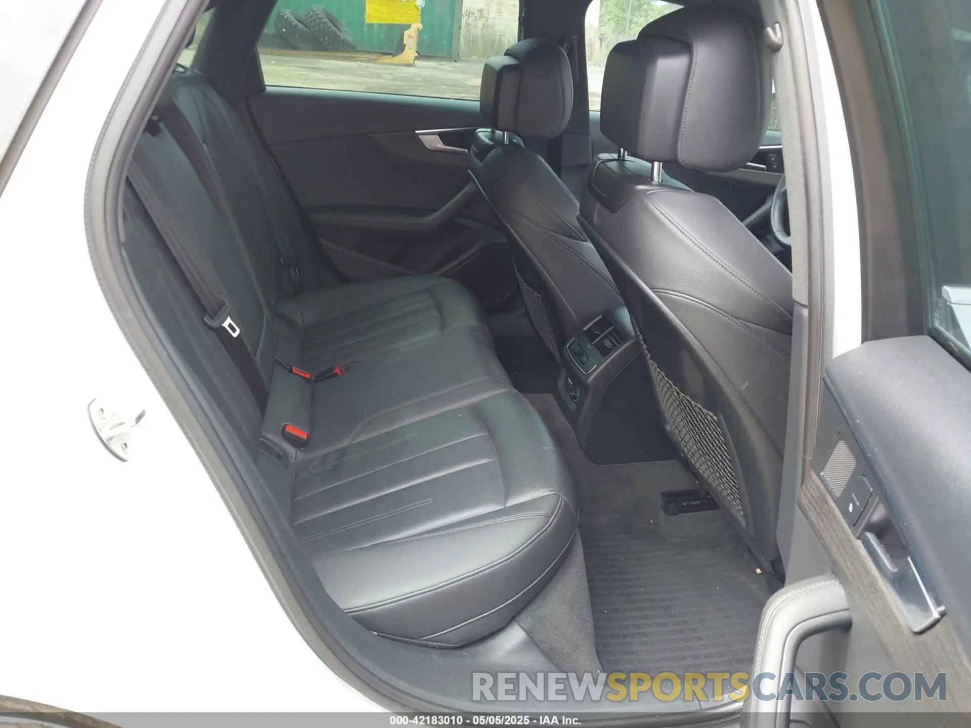 8 fotografías del automóvil dañado WAUENAF47KN014343 AUDI A4 2019