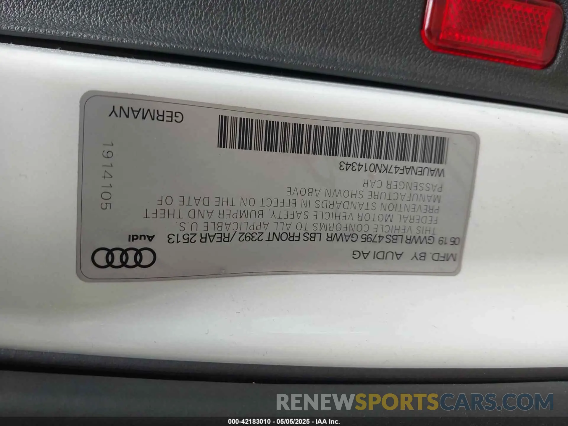 9 fotografías del automóvil dañado WAUENAF47KN014343 AUDI A4 2019