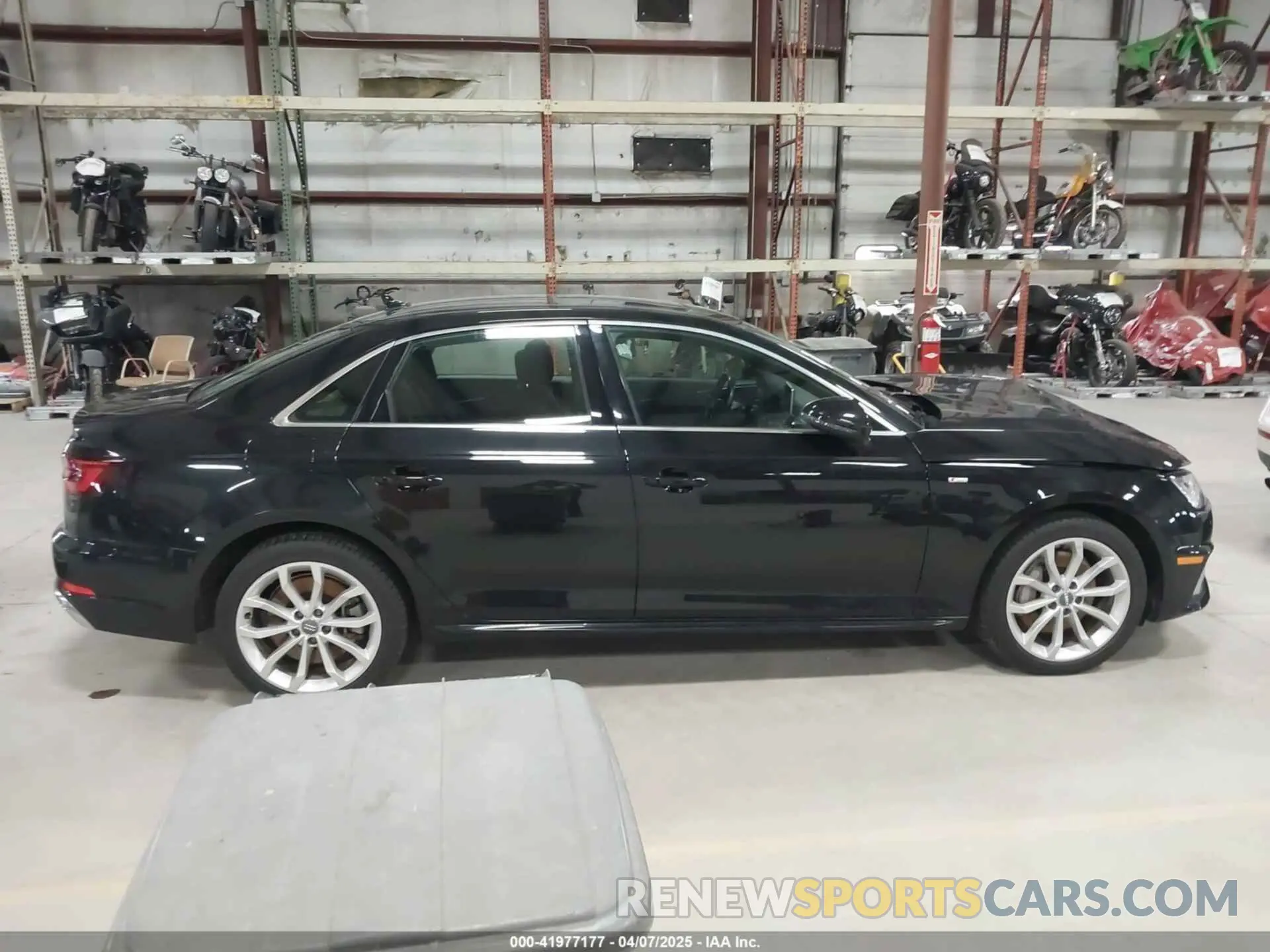 13 fotografías del automóvil dañado WAUENAF48KA041431 AUDI A4 2019
