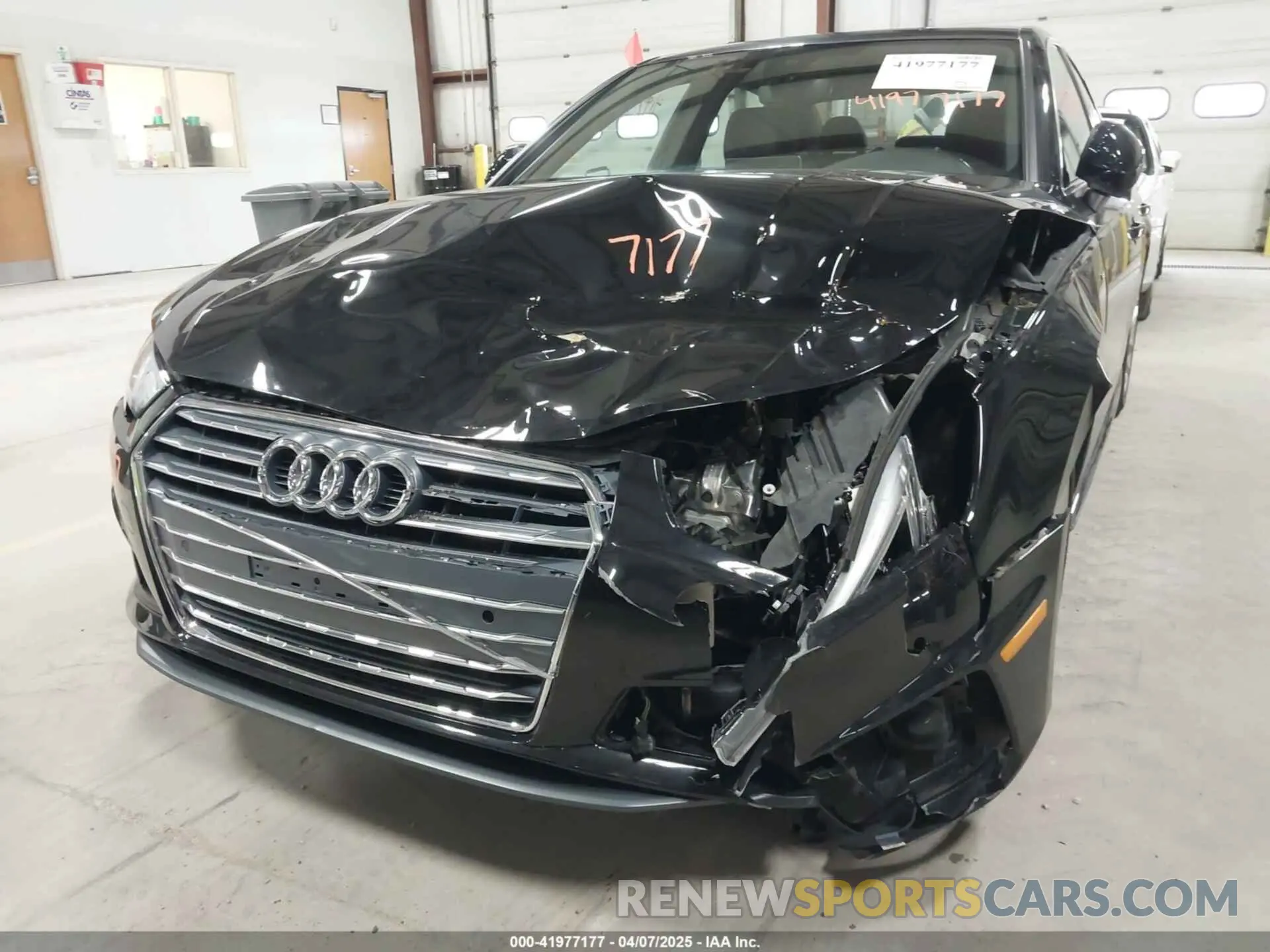 17 fotografías del automóvil dañado WAUENAF48KA041431 AUDI A4 2019