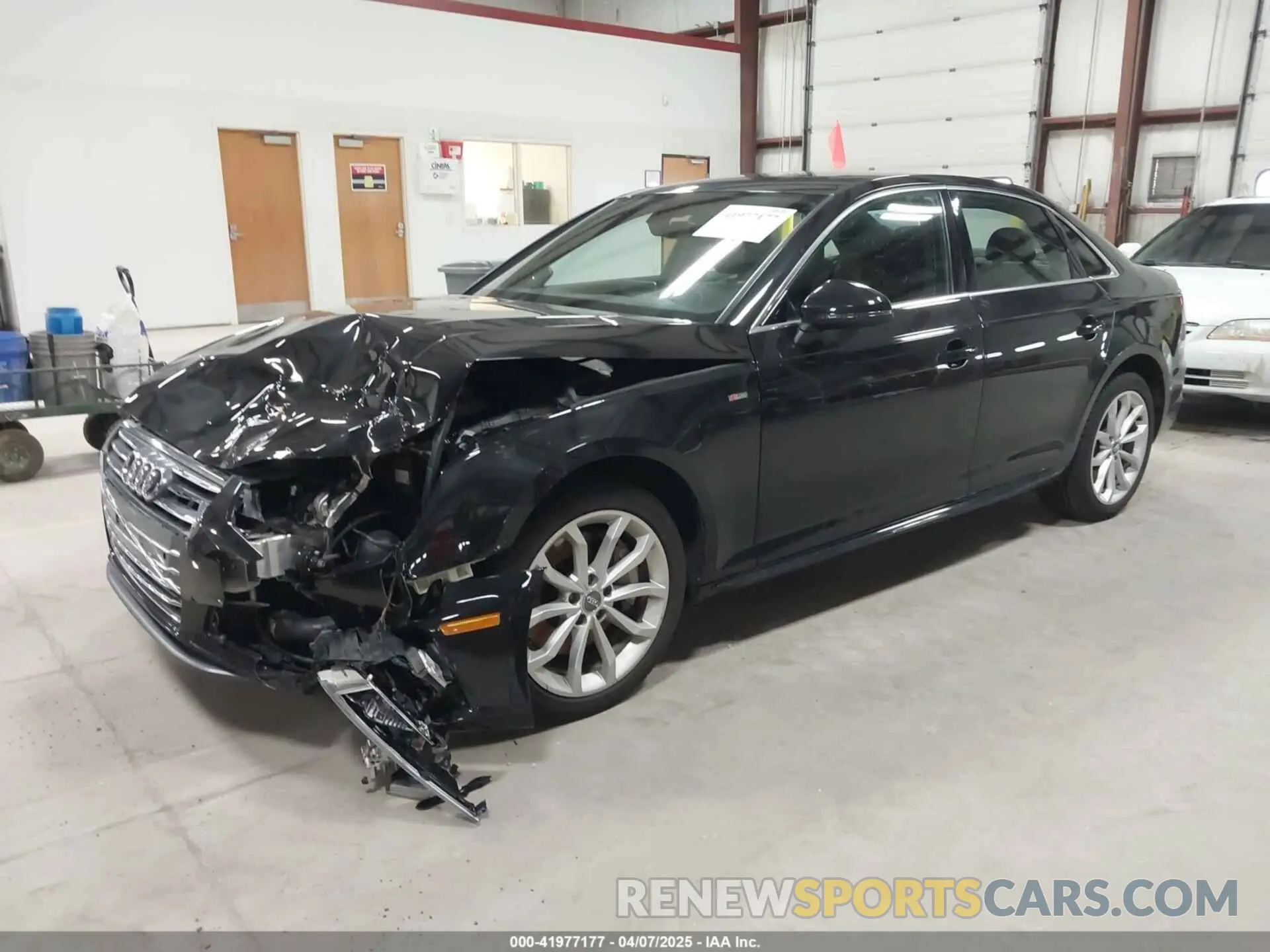 2 fotografías del automóvil dañado WAUENAF48KA041431 AUDI A4 2019