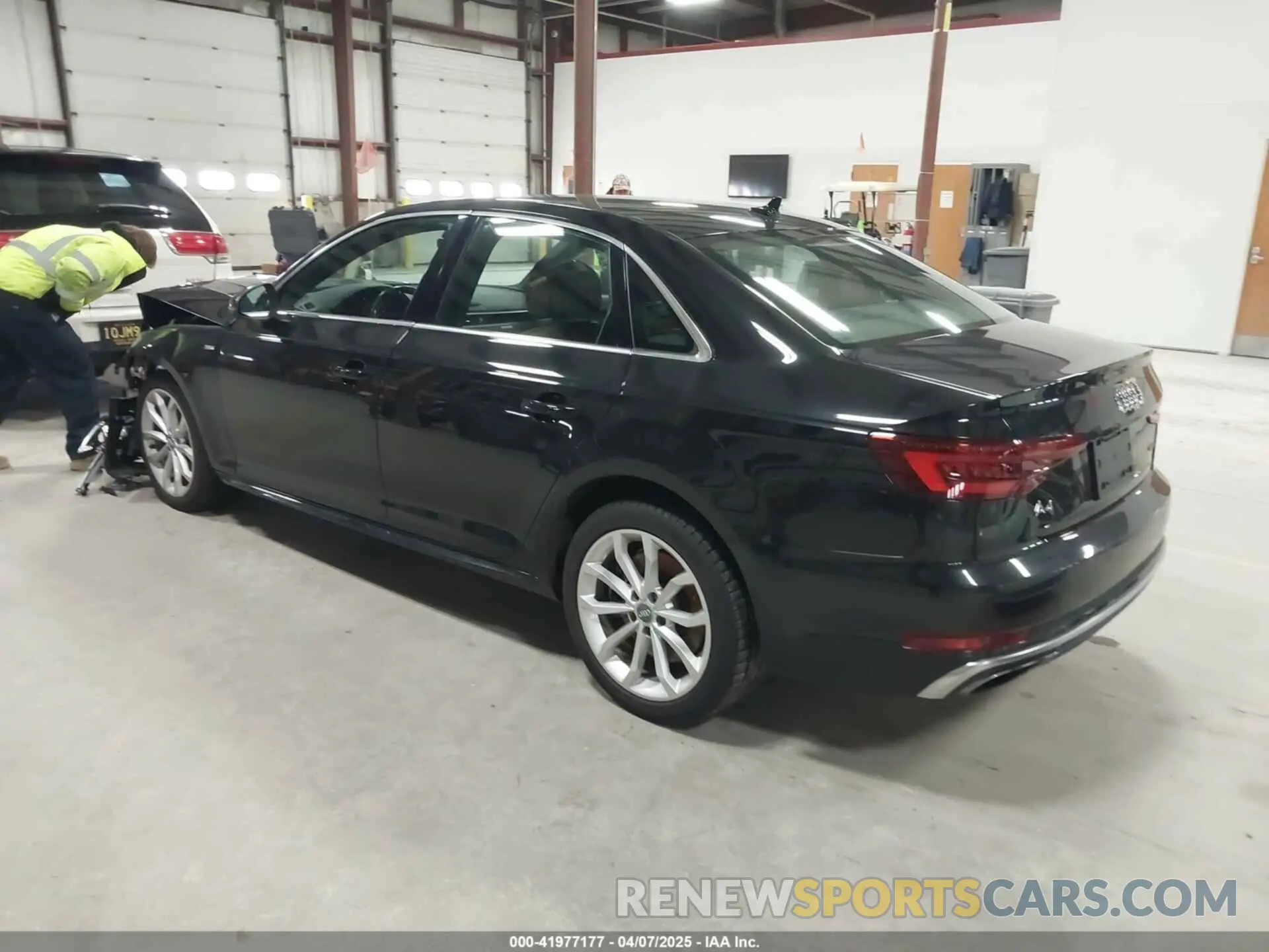 3 fotografías del automóvil dañado WAUENAF48KA041431 AUDI A4 2019