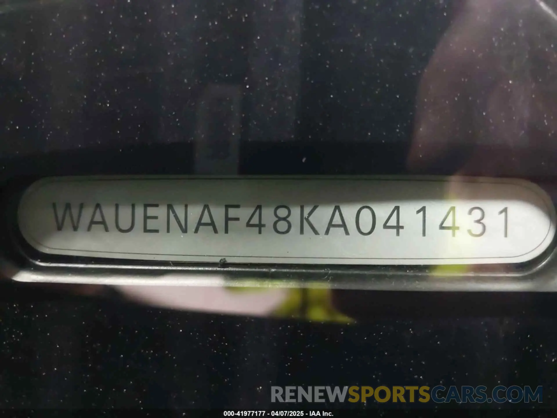9 fotografías del automóvil dañado WAUENAF48KA041431 AUDI A4 2019