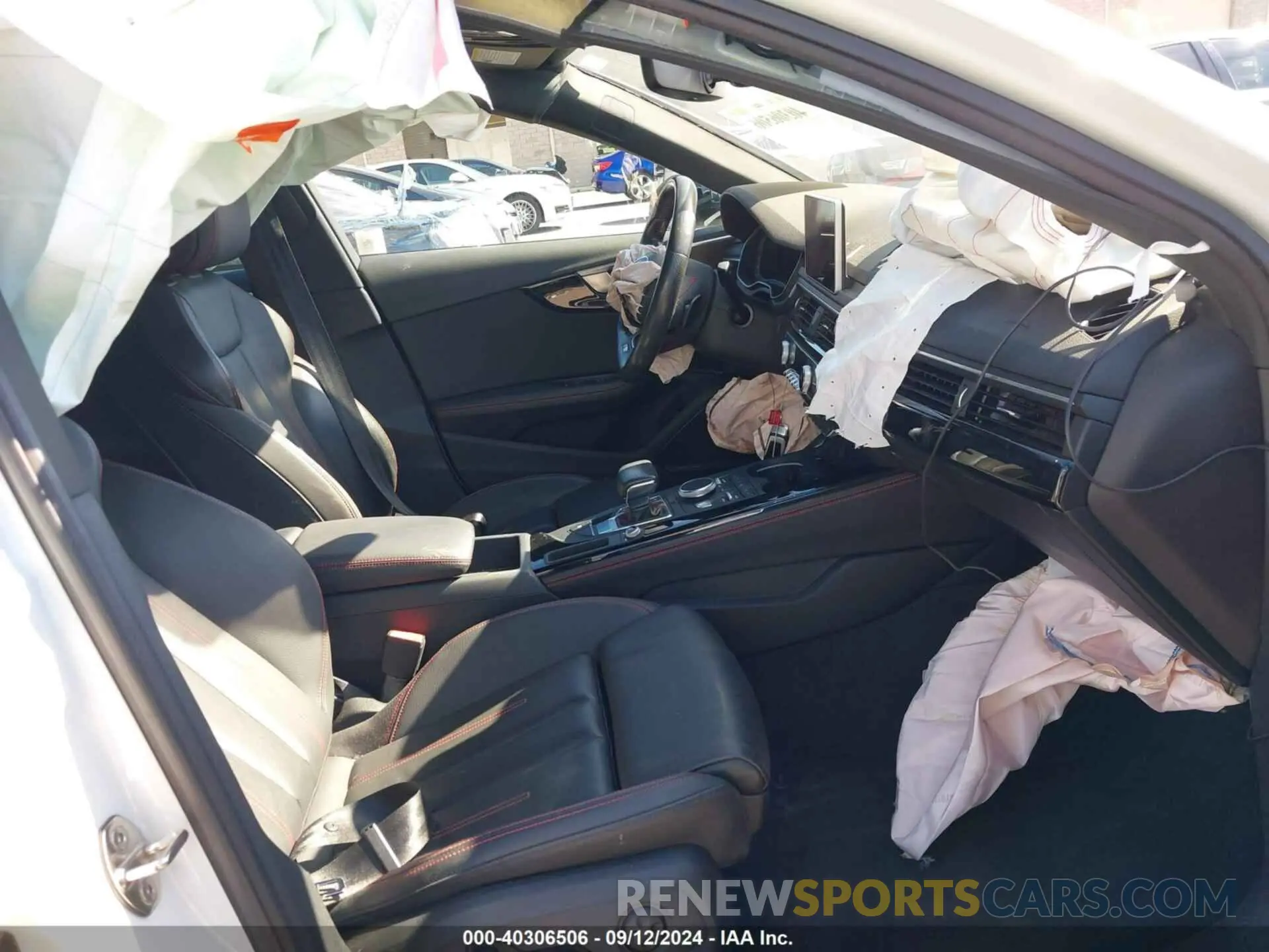 5 fotografías del automóvil dañado WAUENAF48KA069052 AUDI A4 2019