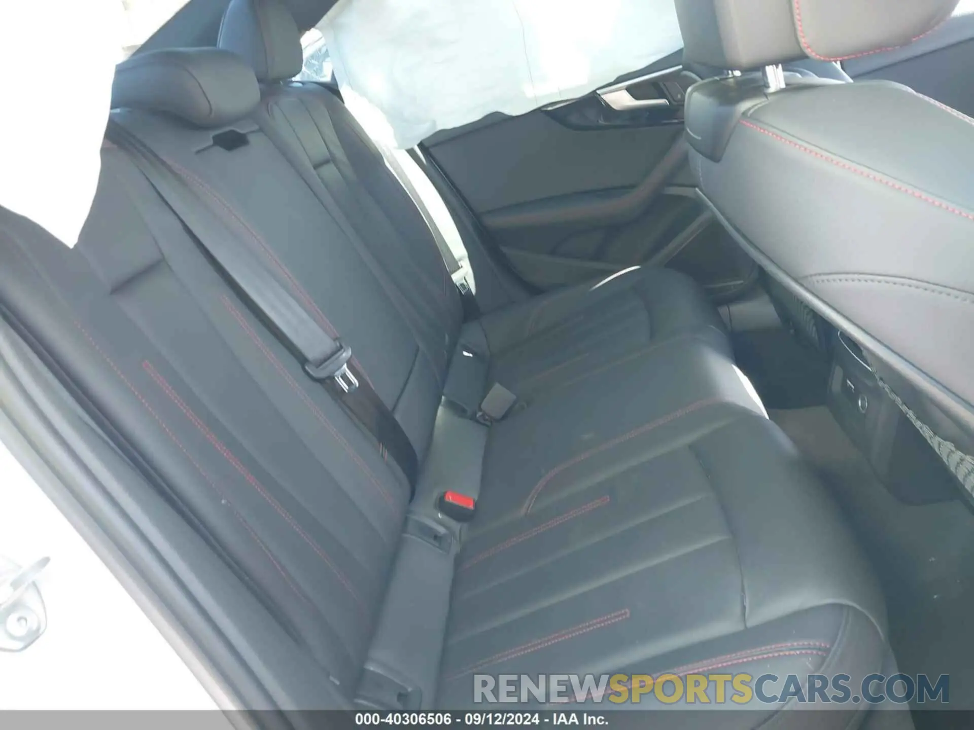 8 fotografías del automóvil dañado WAUENAF48KA069052 AUDI A4 2019