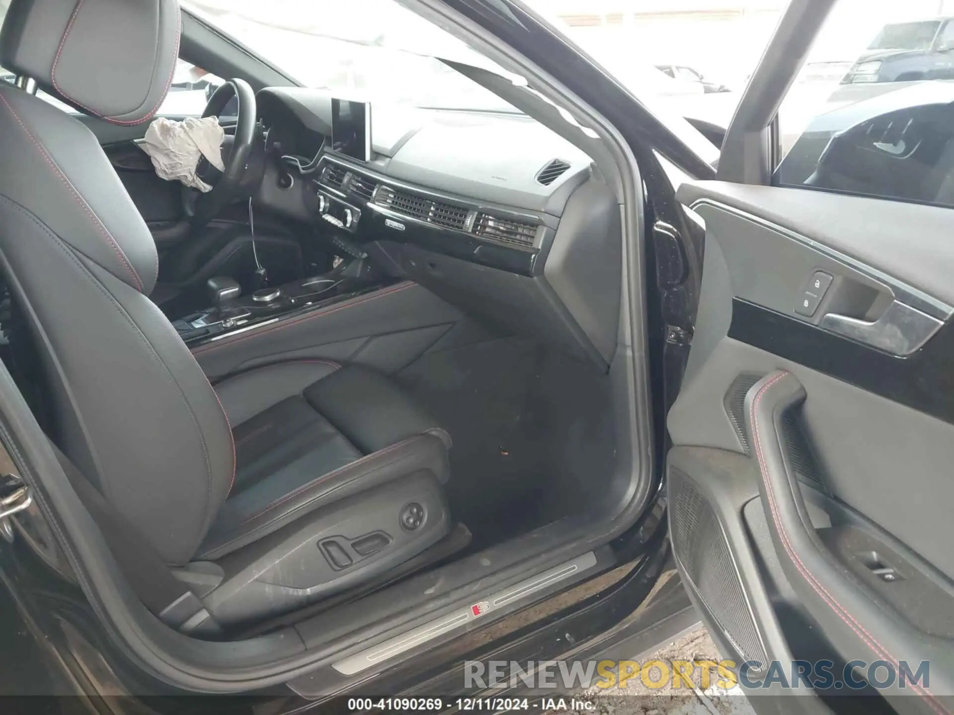 5 fotografías del automóvil dañado WAUENAF49KA048291 AUDI A4 2019