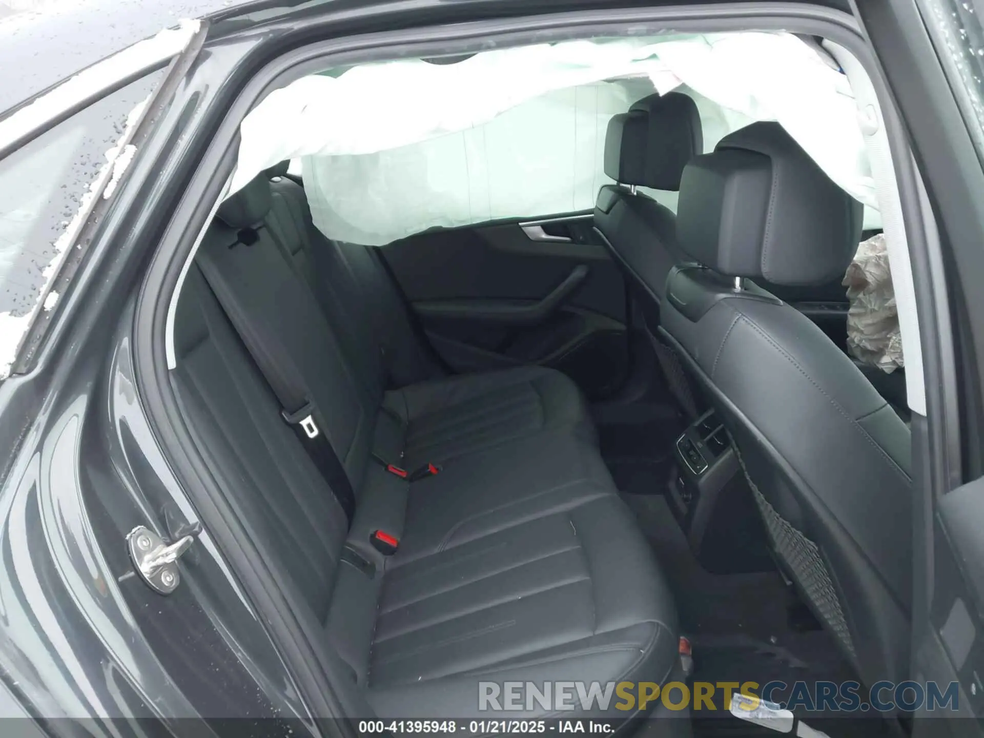 8 fotografías del automóvil dañado WAUENAF49KN004543 AUDI A4 2019