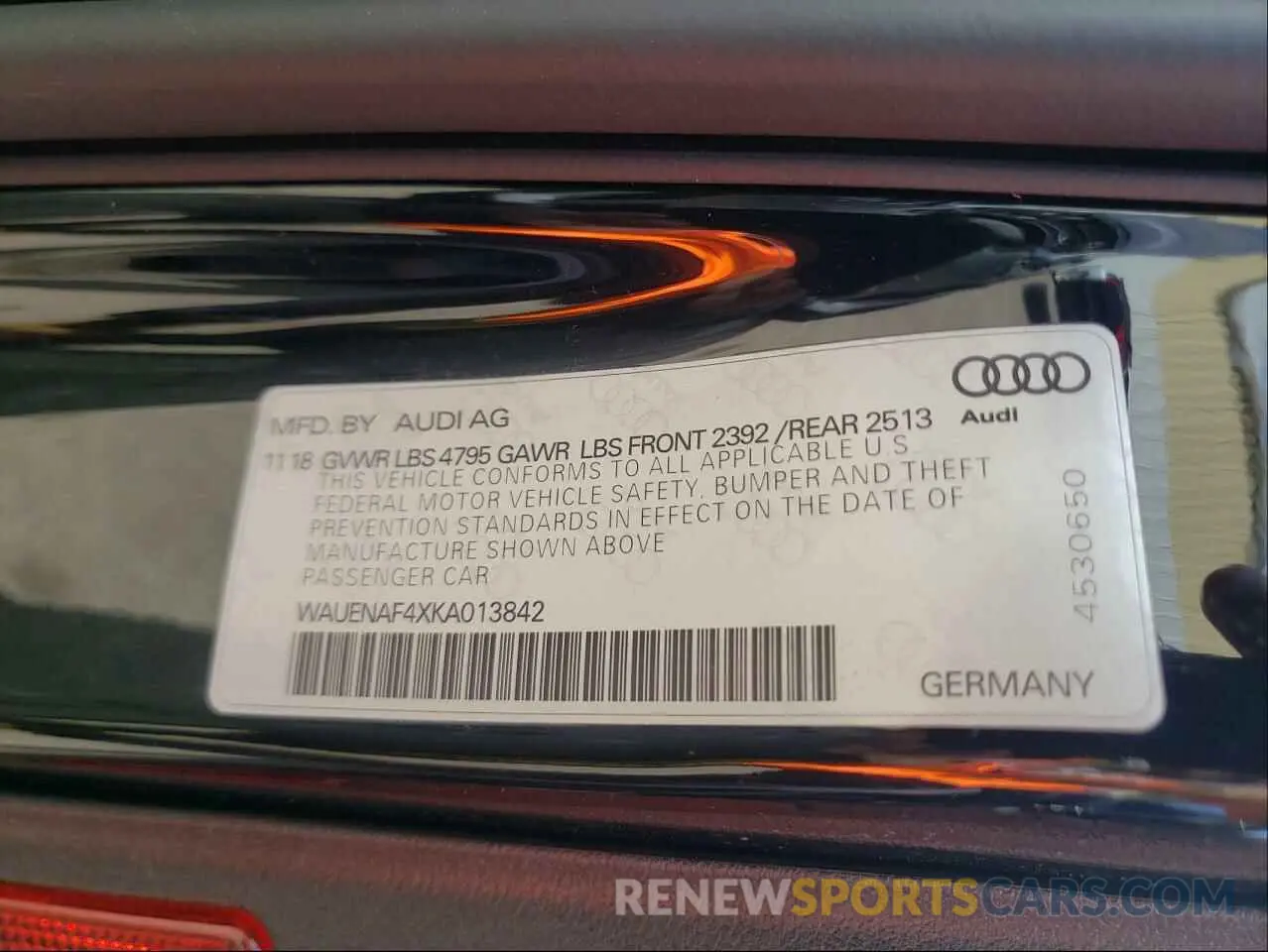 10 fotografías del automóvil dañado WAUENAF4XKA013842 AUDI A4 2019