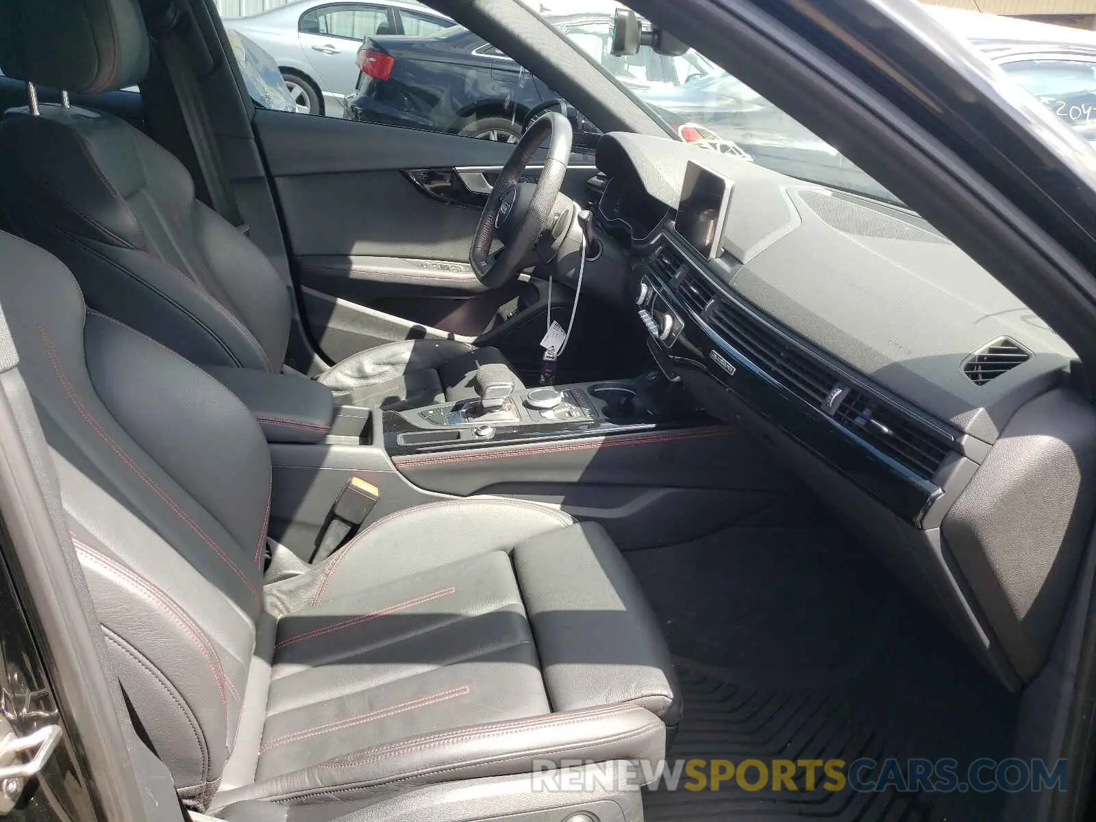 5 fotografías del automóvil dañado WAUENAF4XKA013842 AUDI A4 2019