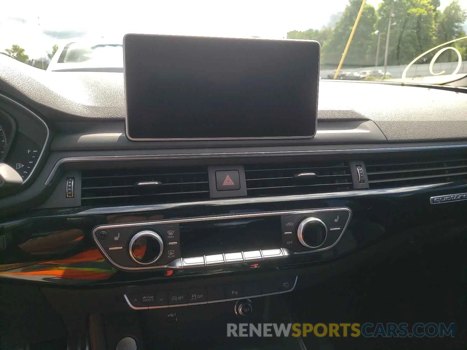 9 fotografías del automóvil dañado WAUENAF4XKA013842 AUDI A4 2019