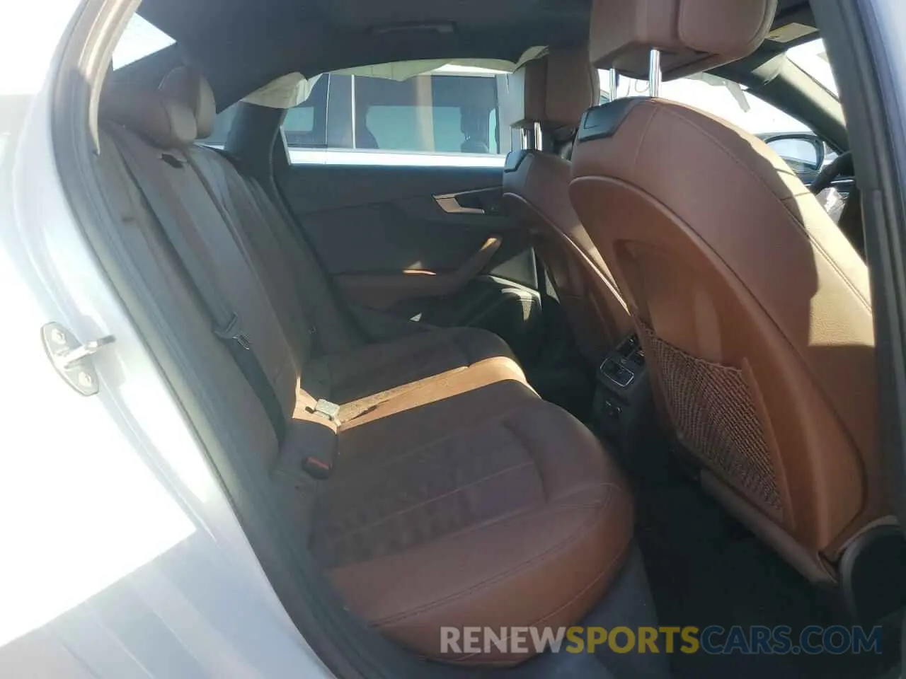 10 fotografías del automóvil dañado WAUENAF4XKA073104 AUDI A4 2019