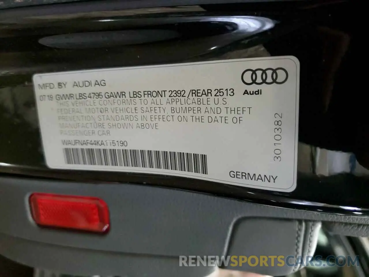12 fotografías del automóvil dañado WAUFNAF44KA115190 AUDI A4 2019