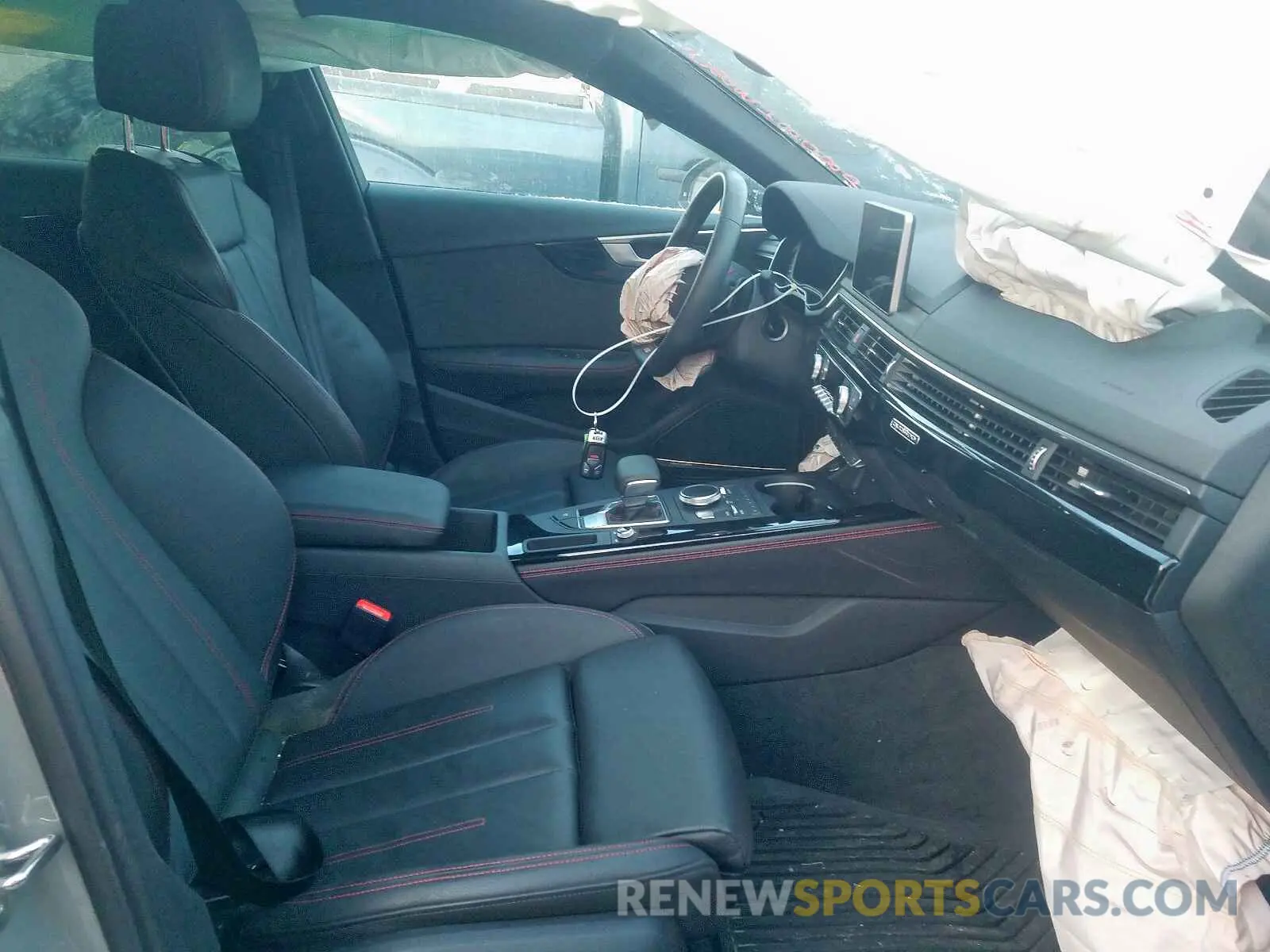 5 fotografías del automóvil dañado WAUFNAF45KN001692 AUDI A4 2019