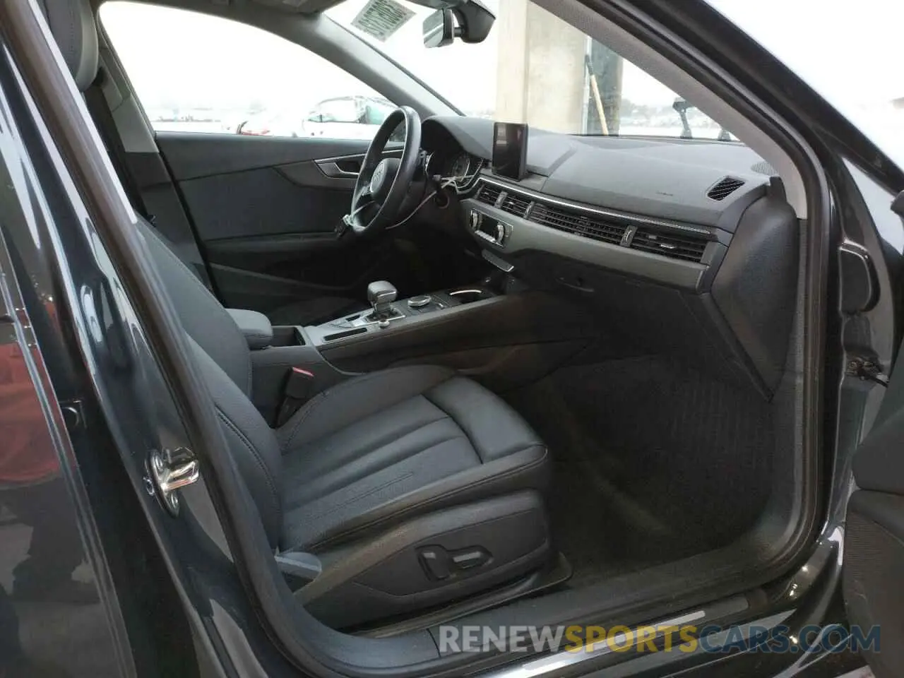 5 fotografías del automóvil dañado WAUGMAF40KA035151 AUDI A4 2019