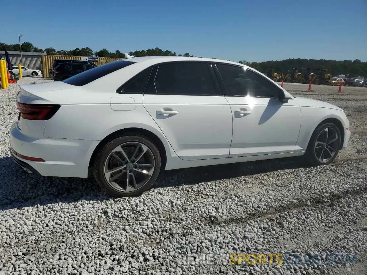 3 fotografías del automóvil dañado WAUGMAF45KA113486 AUDI A4 2019