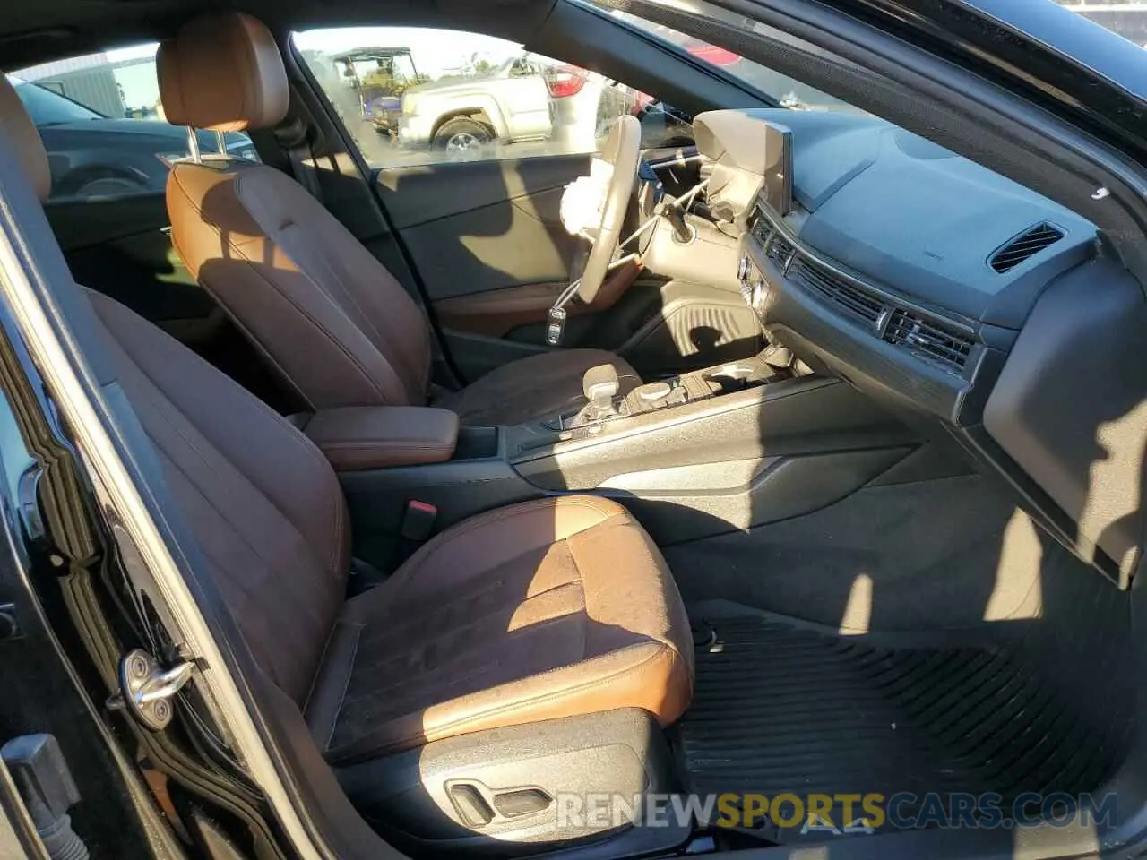 5 fotografías del automóvil dañado WAUGMAF46KA053198 AUDI A4 2019