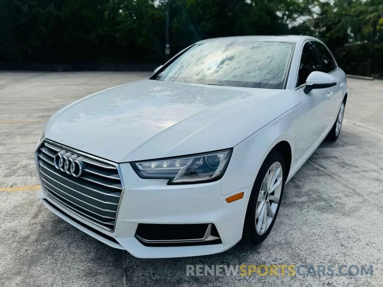 2 fotografías del automóvil dañado WAUGMAF46KN007881 AUDI A4 2019