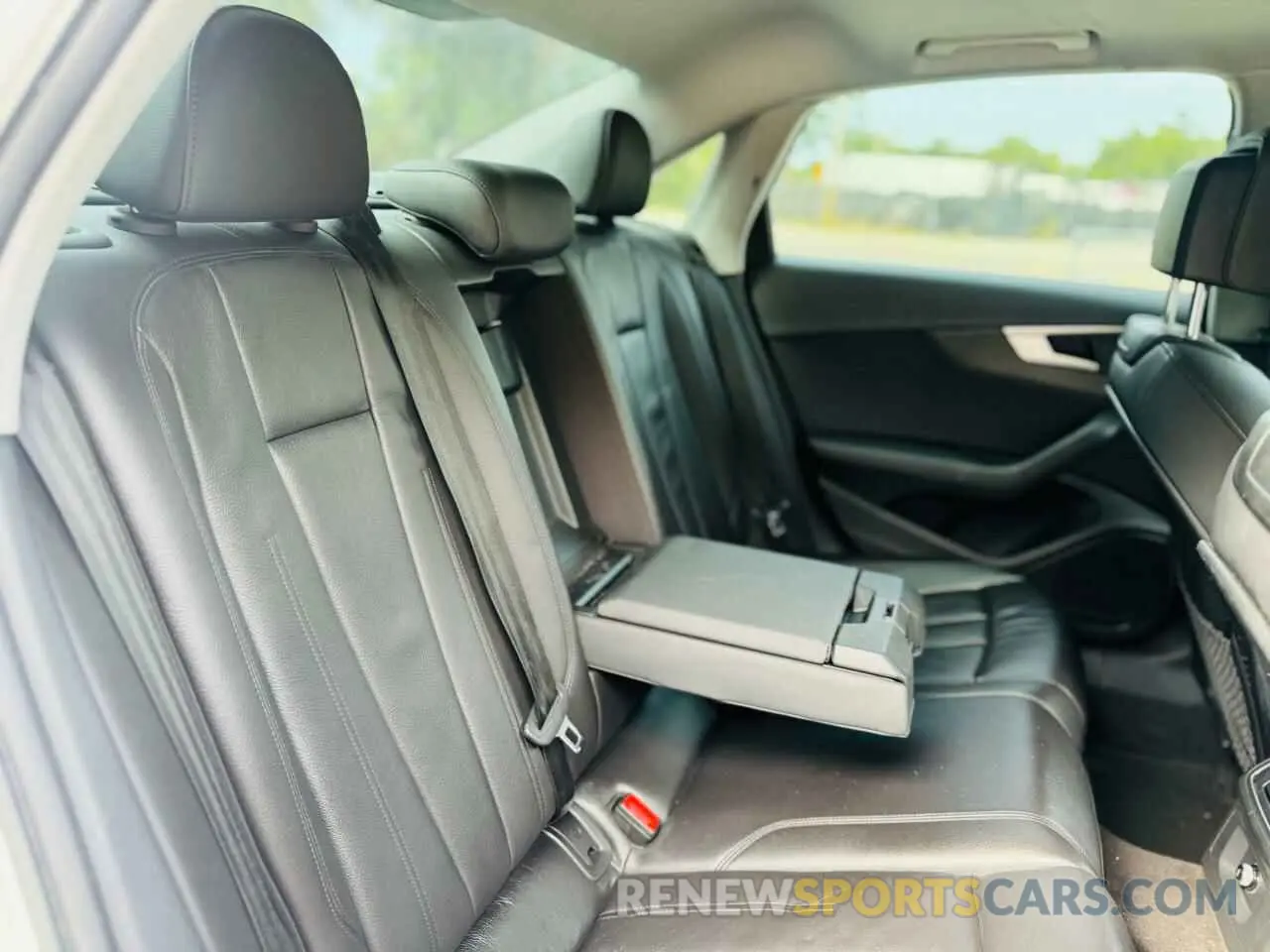 6 fotografías del automóvil dañado WAUGMAF46KN007881 AUDI A4 2019