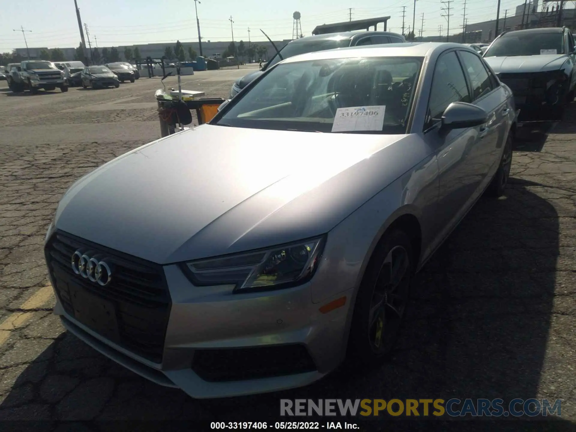 2 fotografías del automóvil dañado WAUGMAF47KN016654 AUDI A4 2019