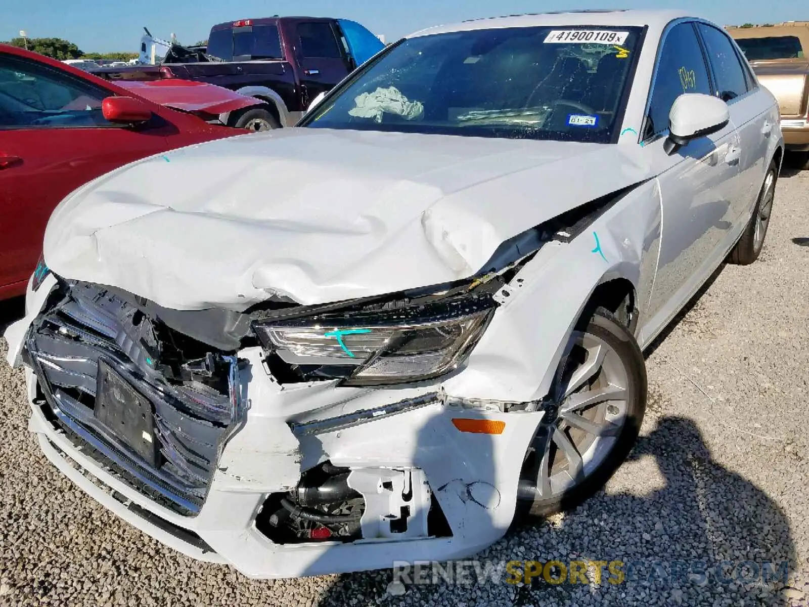 2 fotografías del automóvil dañado WAUGMAF48KN006232 AUDI A4 2019