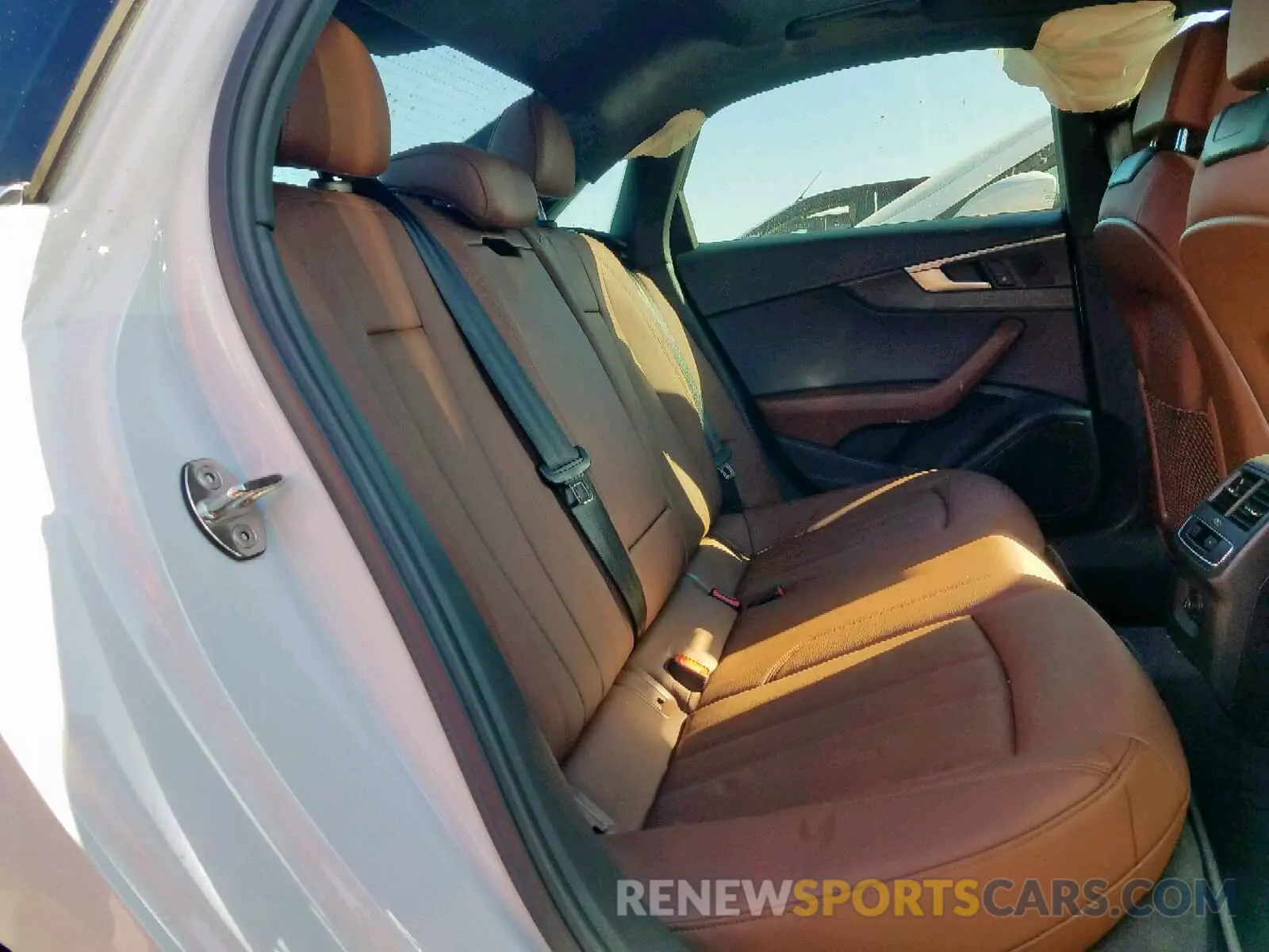 6 fotografías del automóvil dañado WAUGMAF48KN006232 AUDI A4 2019