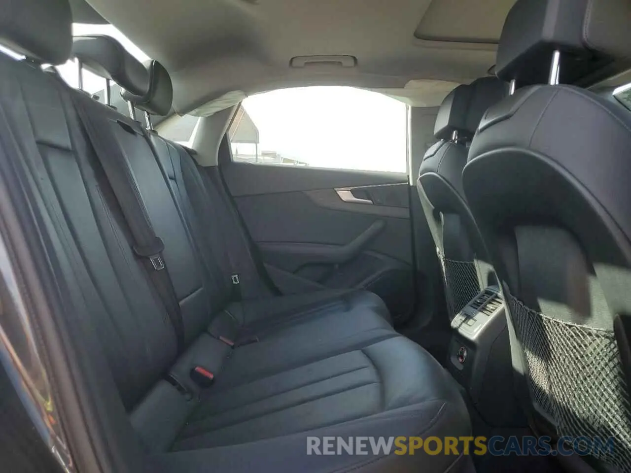 10 fotografías del automóvil dañado WAUGMAF49KA054264 AUDI A4 2019