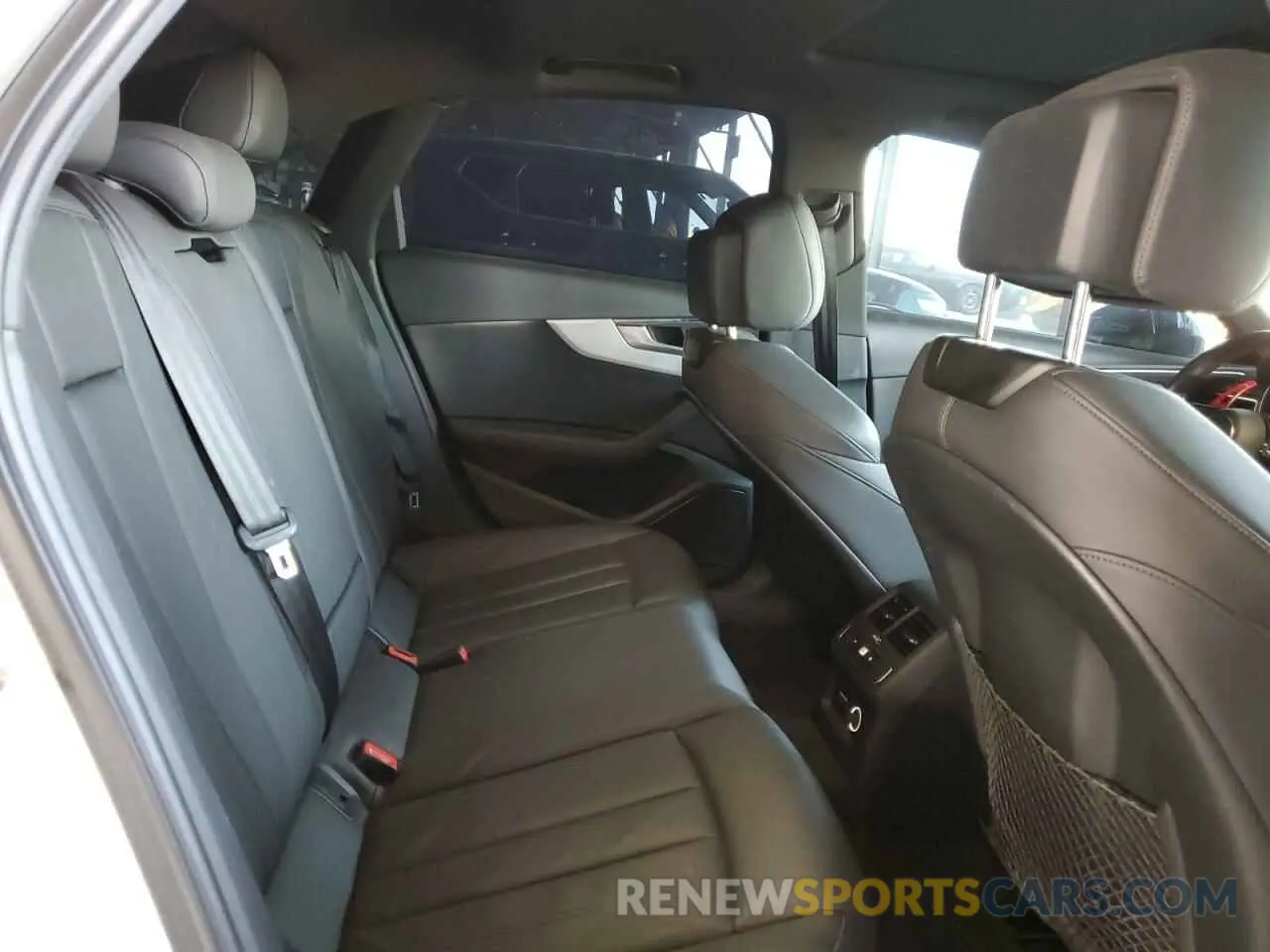 10 fotografías del automóvil dañado WAUHMAF43KA107853 AUDI A4 2019