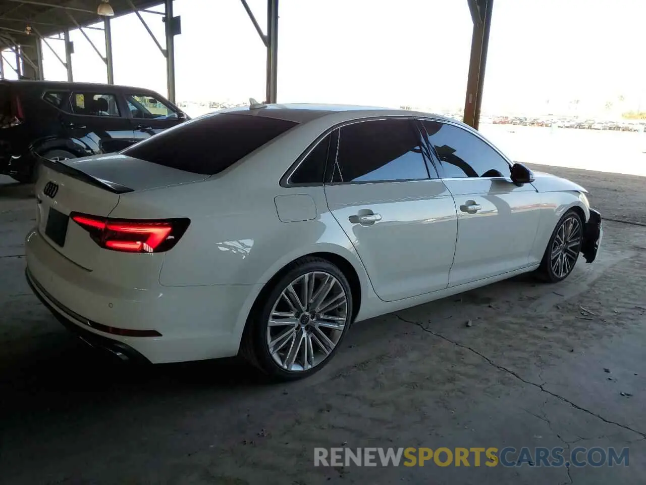 3 fotografías del automóvil dañado WAUHMAF43KA107853 AUDI A4 2019