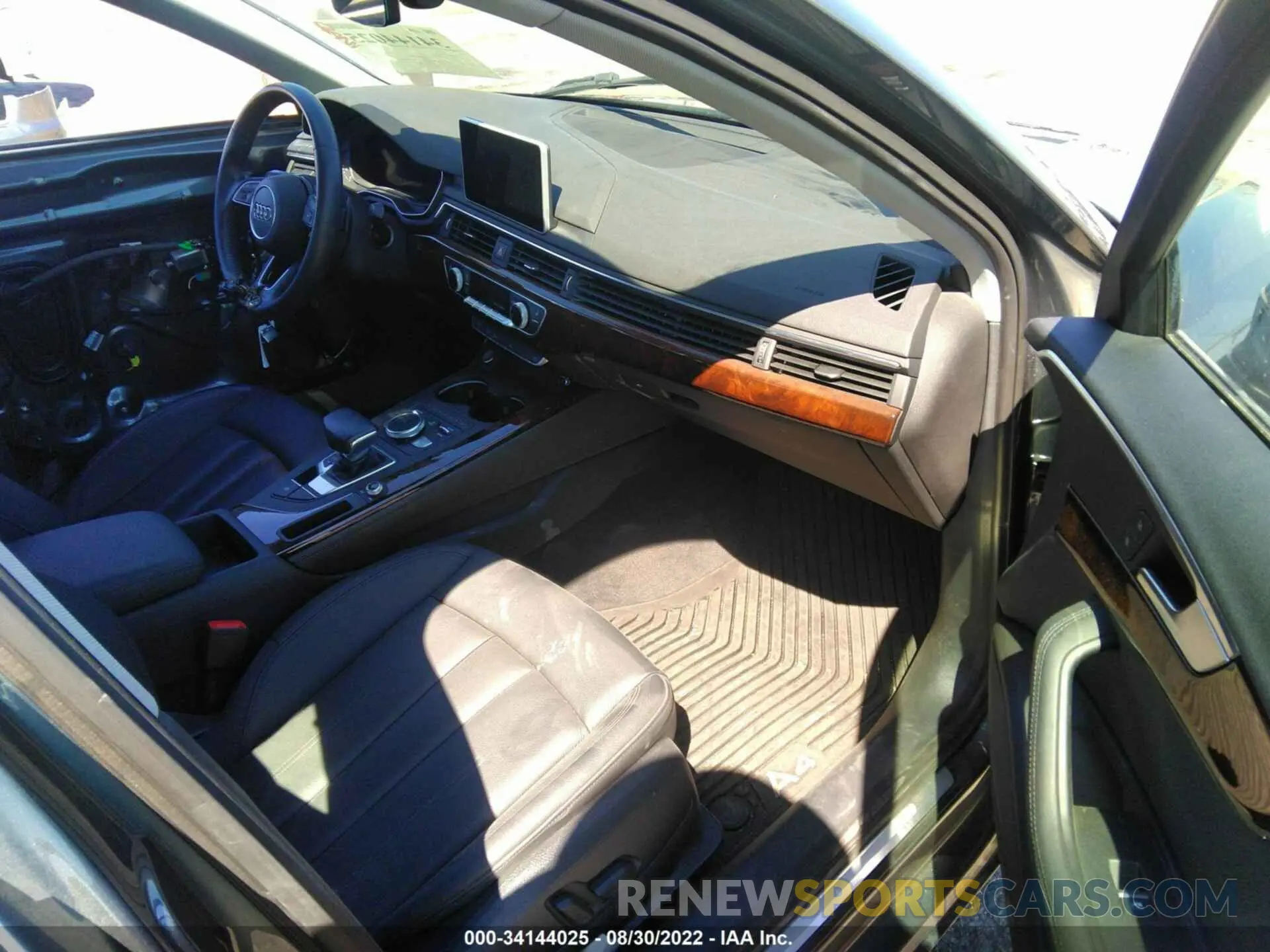 5 fotografías del automóvil dañado WAUHMAF46KN008145 AUDI A4 2019