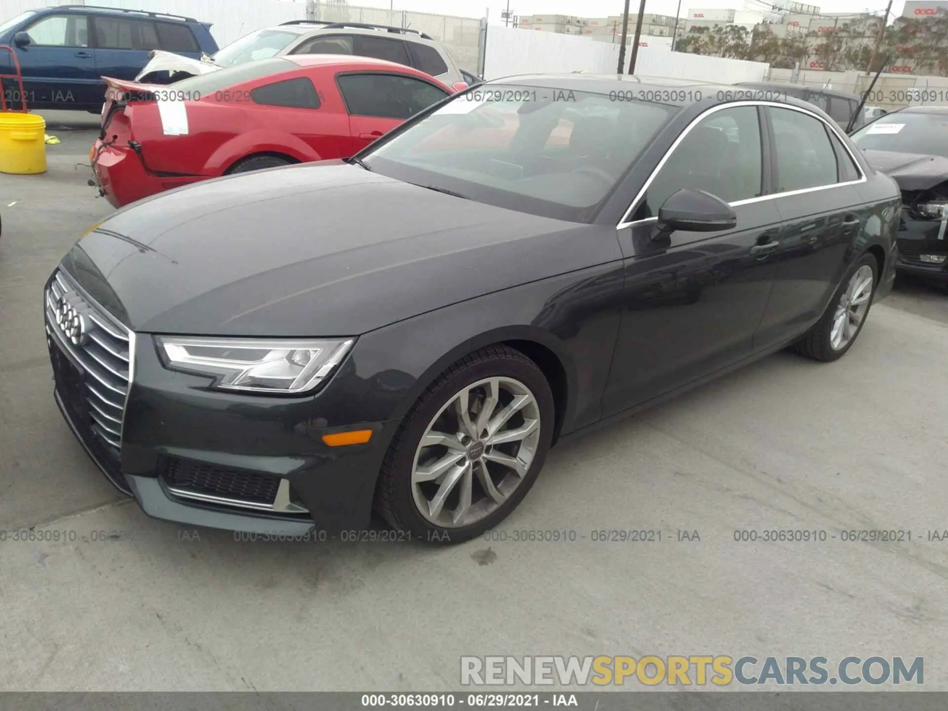2 fotografías del automóvil dañado WAUHMAF46KN015659 AUDI A4 2019