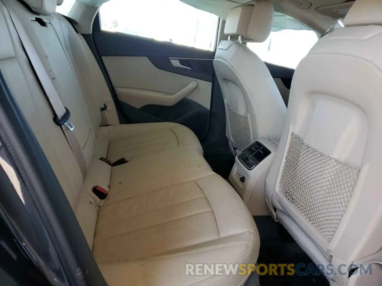 10 fotografías del automóvil dañado WAUHMAF49KN006132 AUDI A4 2019