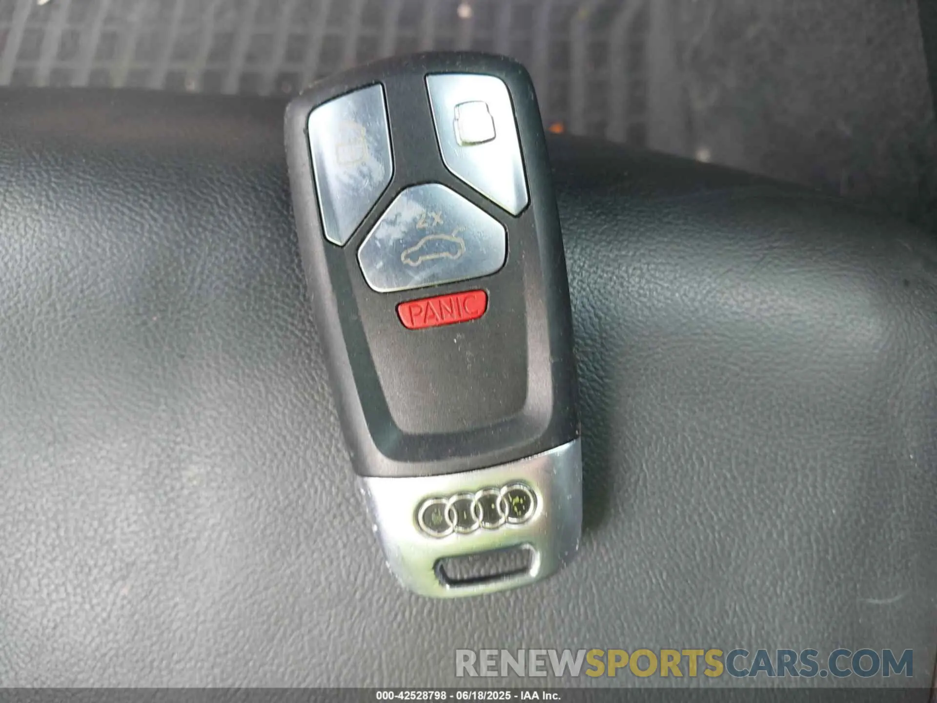 11 fotografías del automóvil dañado WAUDNAF40LA039959 AUDI A4 2020