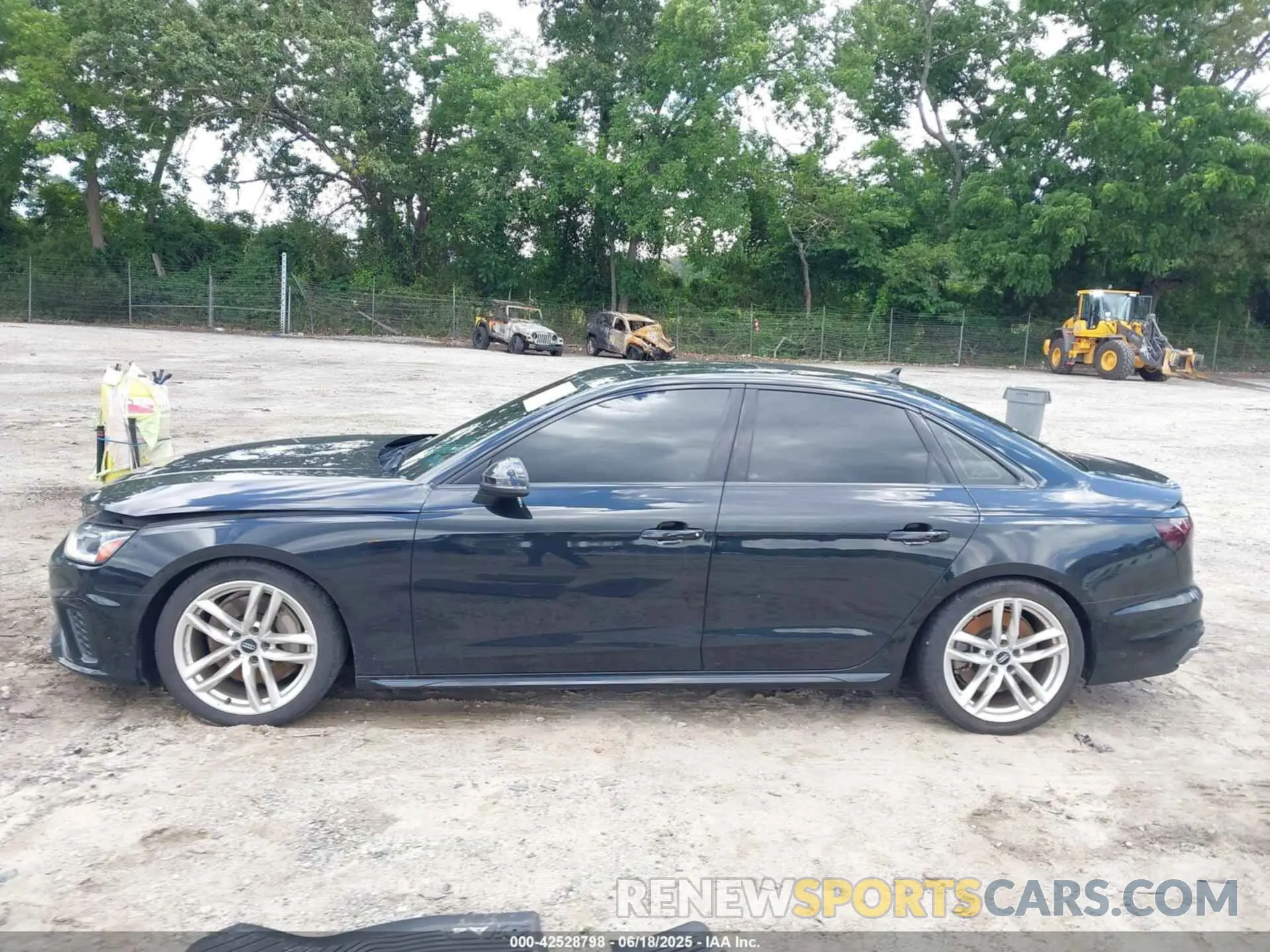 14 fotografías del automóvil dañado WAUDNAF40LA039959 AUDI A4 2020