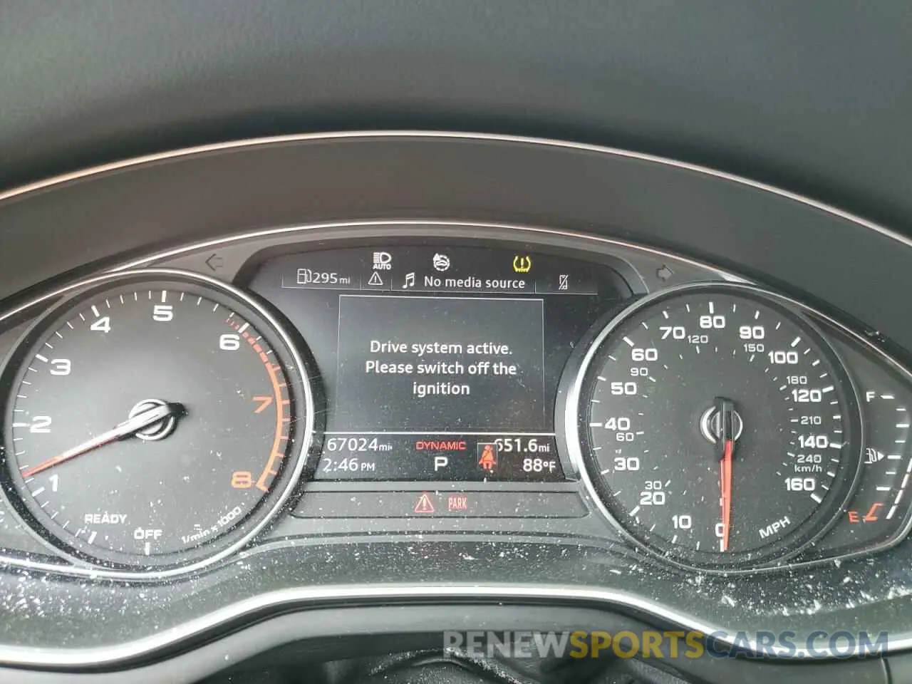 9 fotografías del automóvil dañado WAUDNAF47LA058444 AUDI A4 2020