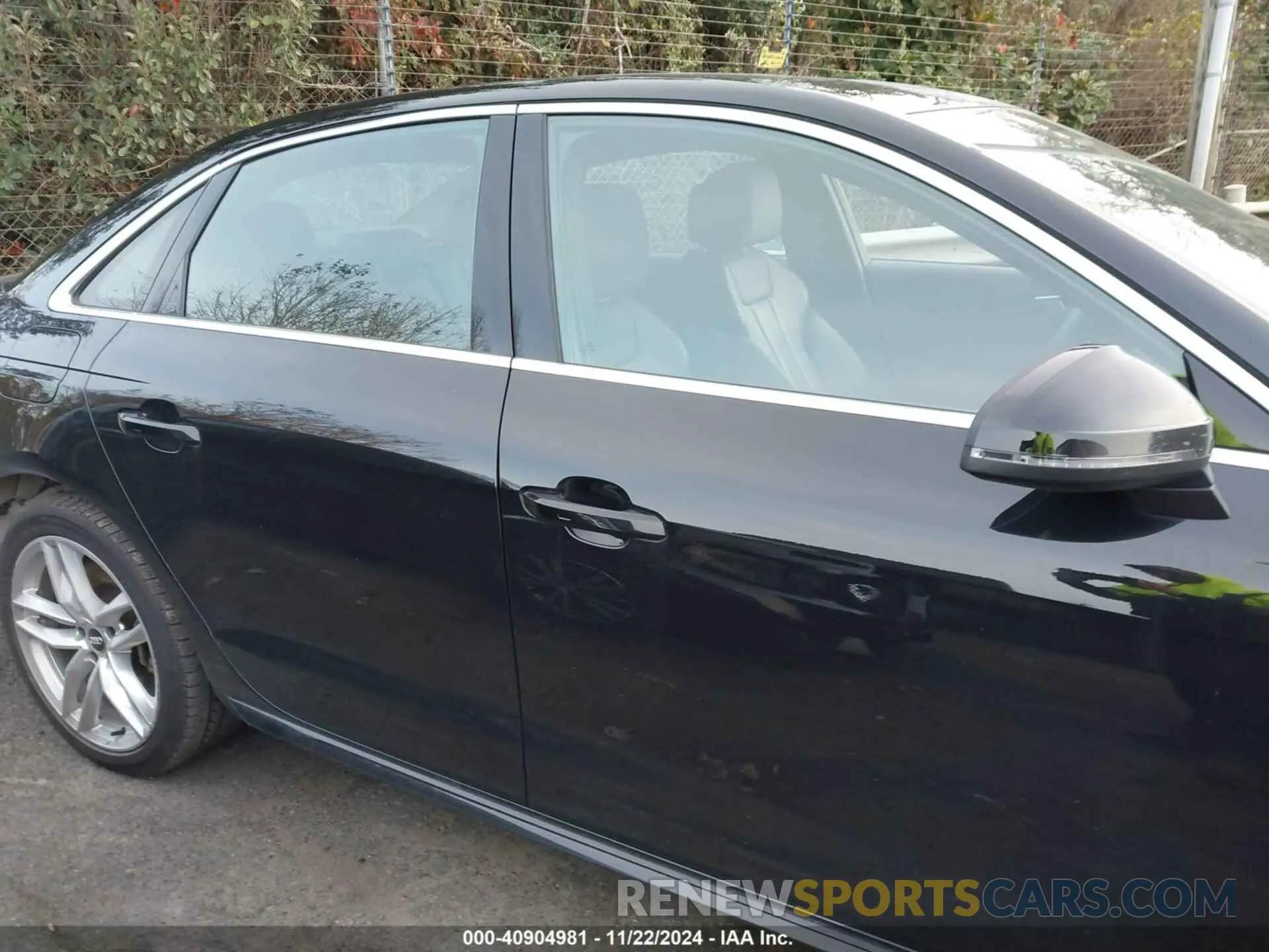 13 fotografías del automóvil dañado WAUENAF40LA061996 AUDI A4 2020
