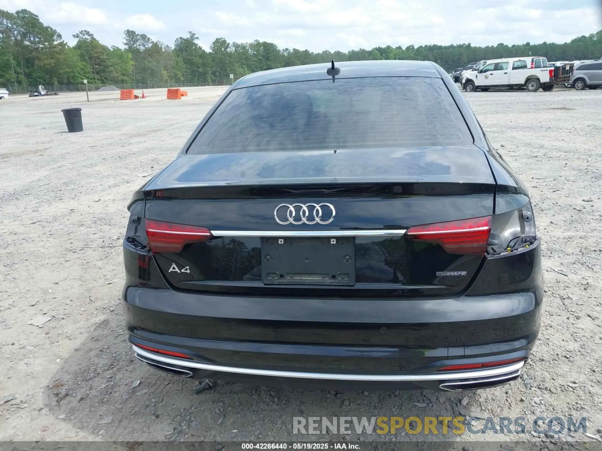 17 fotografías del automóvil dañado WAUENAF40LA062033 AUDI A4 2020