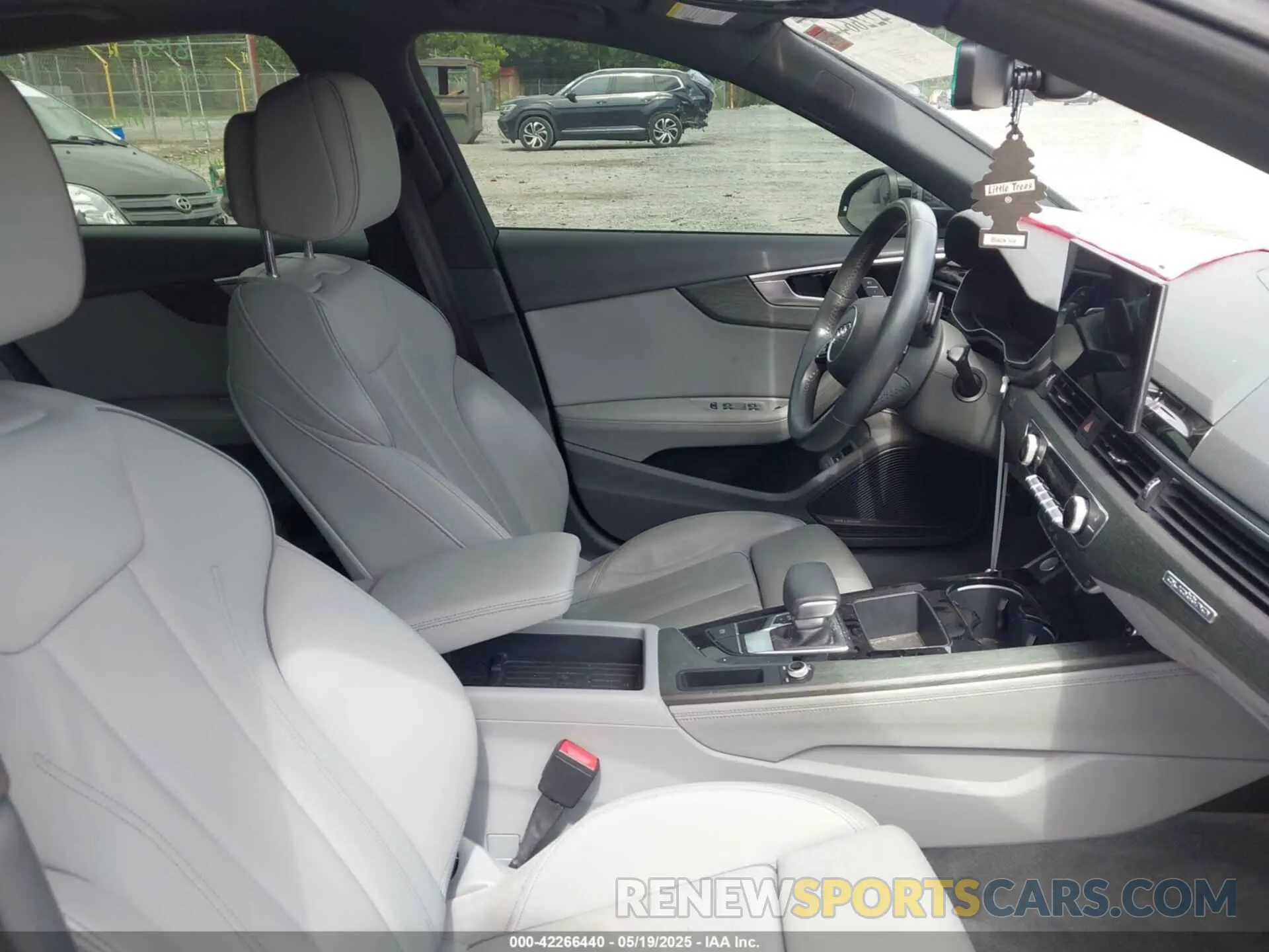 5 fotografías del automóvil dañado WAUENAF40LA062033 AUDI A4 2020