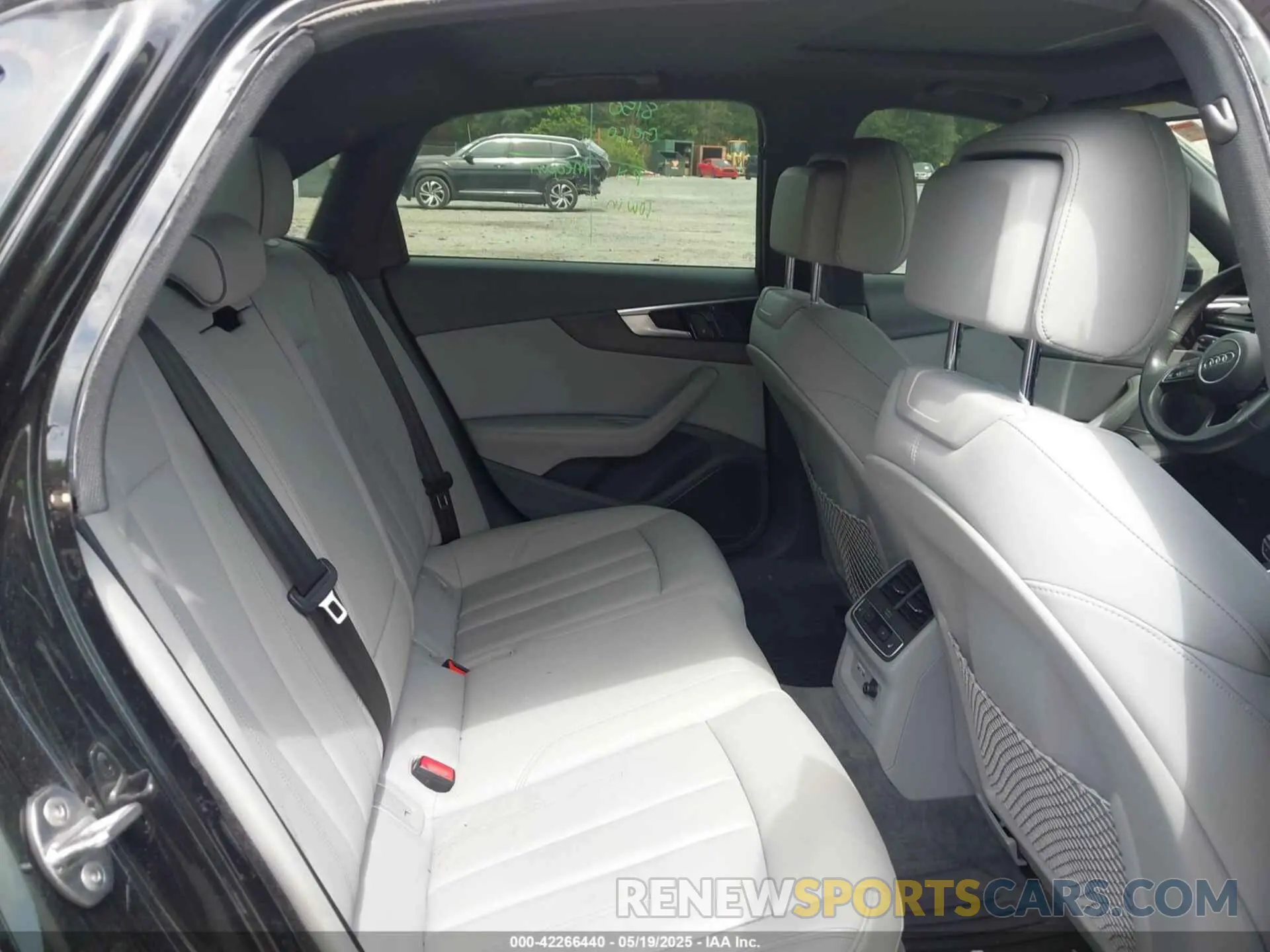 8 fotografías del automóvil dañado WAUENAF40LA062033 AUDI A4 2020