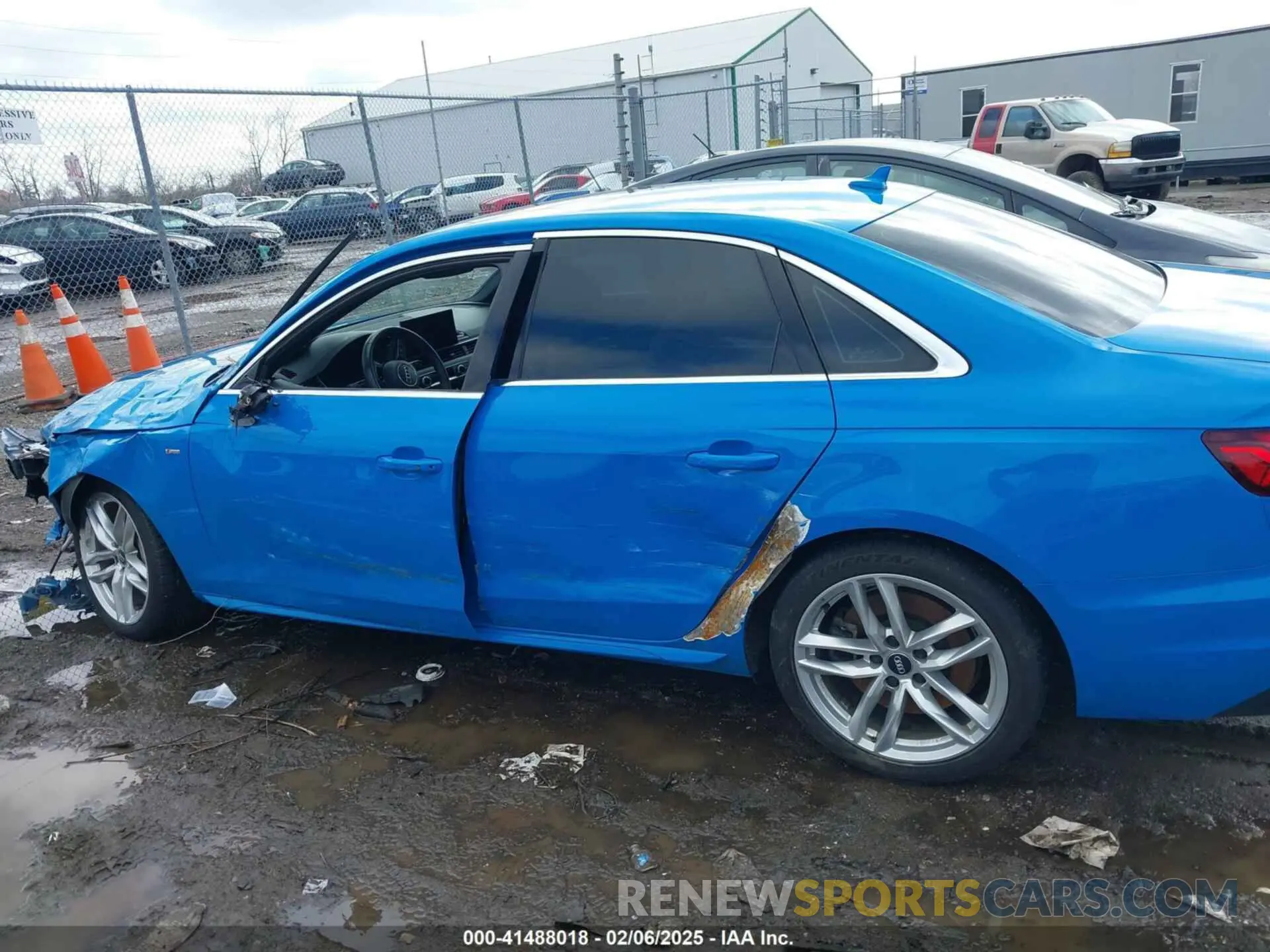 13 fotografías del automóvil dañado WAUENAF48LN006740 AUDI A4 2020
