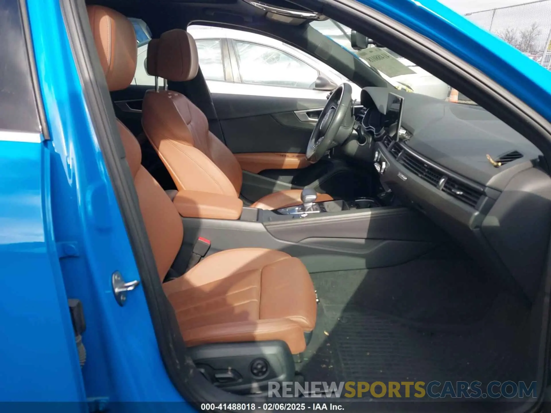 5 fotografías del automóvil dañado WAUENAF48LN006740 AUDI A4 2020