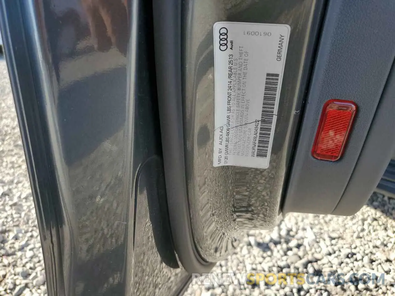 12 fotografías del automóvil dañado WAUFNAF46LA049422 AUDI A4 2020