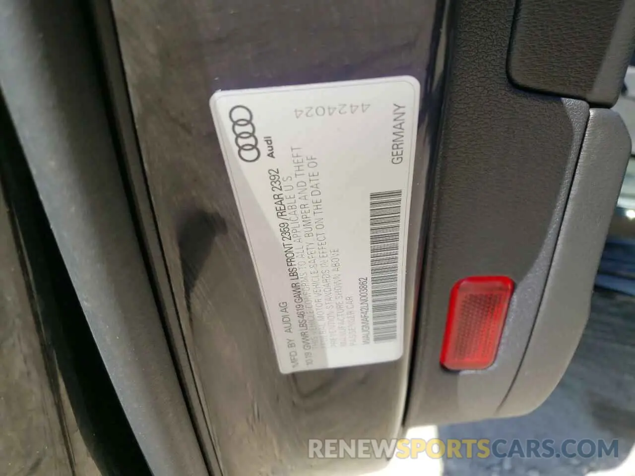 10 fotografías del automóvil dañado WAUGMAF42LN003862 AUDI A4 2020