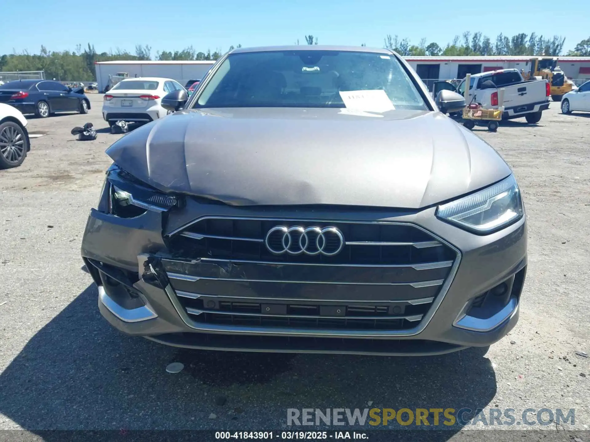 13 fotografías del automóvil dañado WAUGMAF43LN004177 AUDI A4 2020