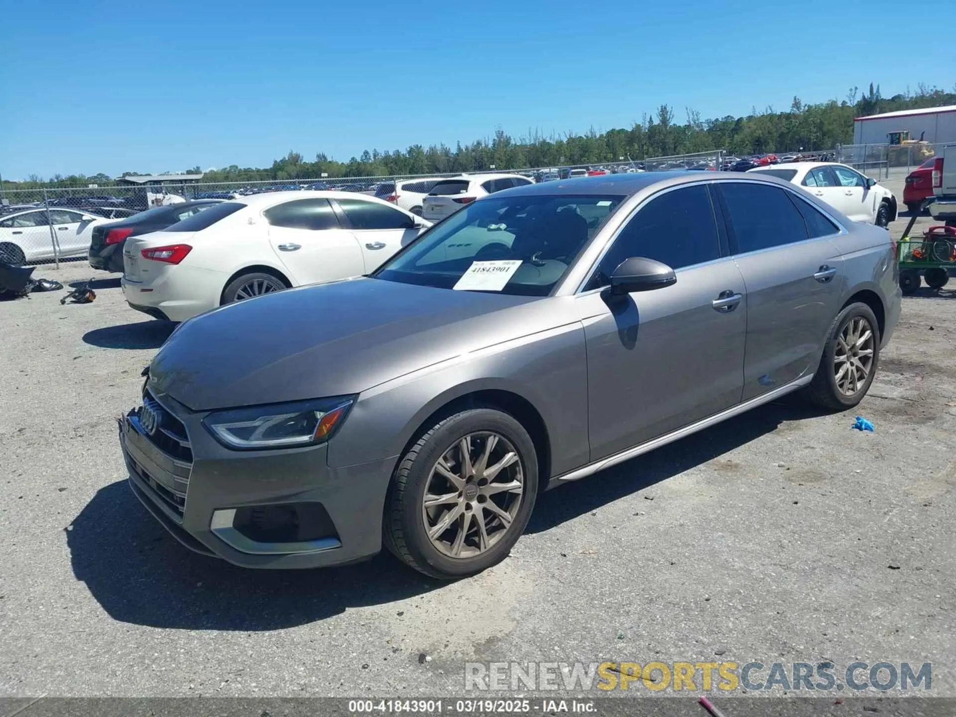 2 fotografías del automóvil dañado WAUGMAF43LN004177 AUDI A4 2020