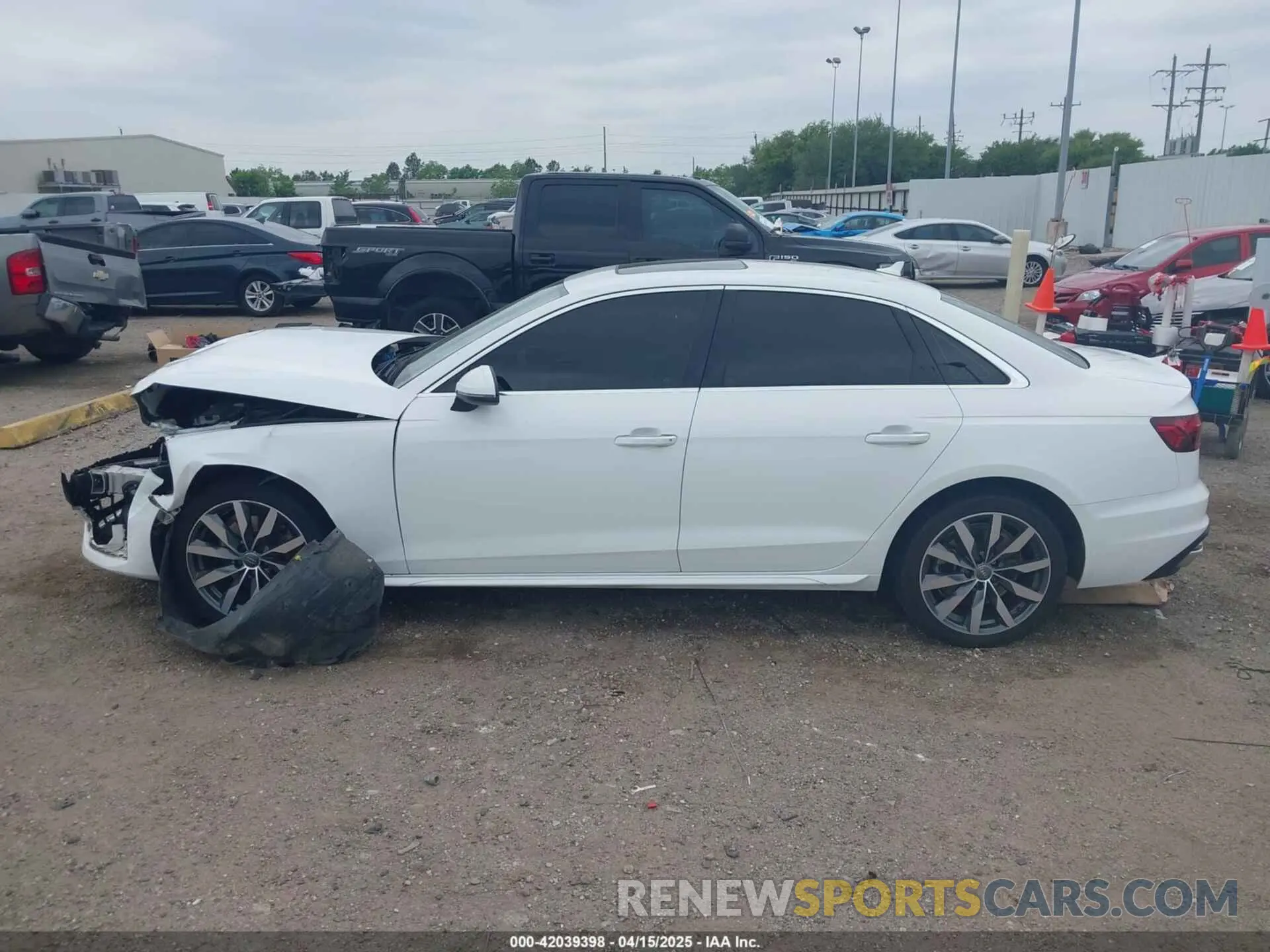 14 fotografías del automóvil dañado WAUGMAF43LN012232 AUDI A4 2020
