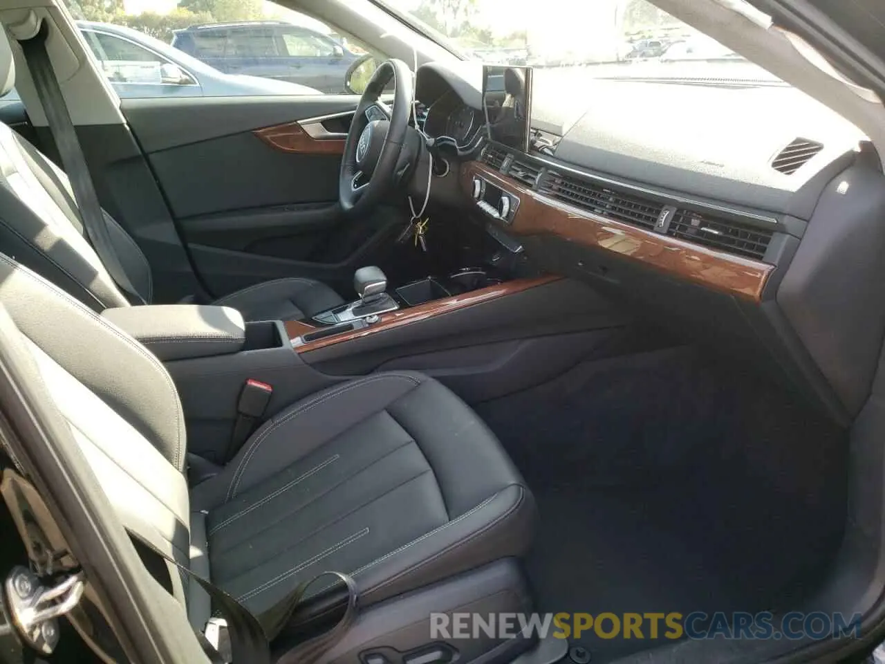 5 fotografías del automóvil dañado WAUGMAF47LN011990 AUDI A4 2020