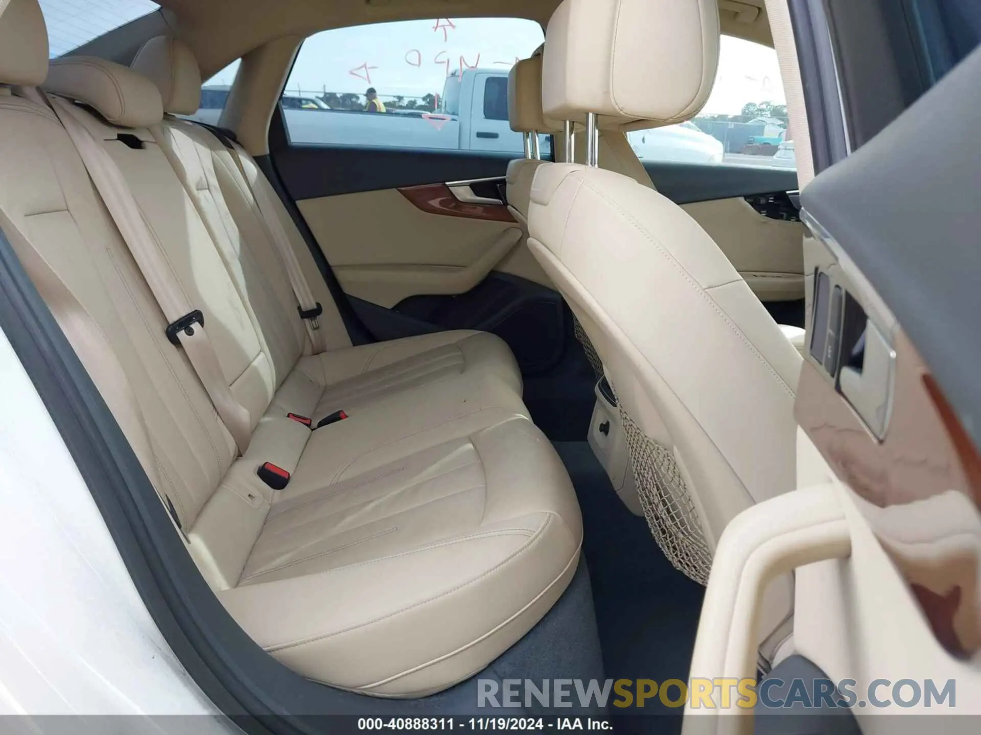 8 fotografías del automóvil dañado WAUGMAF49LA041175 AUDI A4 2020