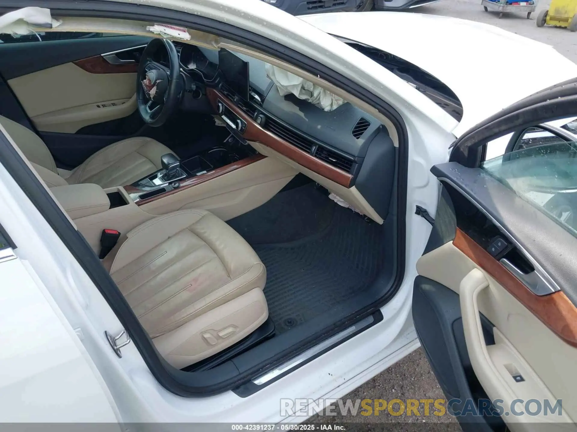 5 fotografías del automóvil dañado WAUGMAF49LA044903 AUDI A4 2020